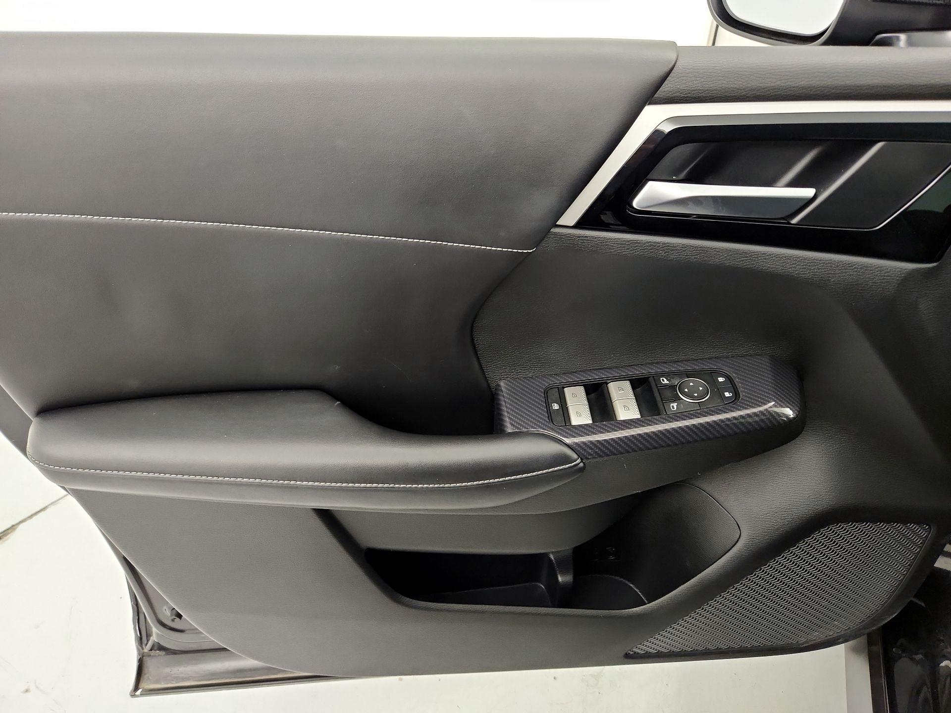Thumbnail: 2022 Mitsubishi Outlander - 12