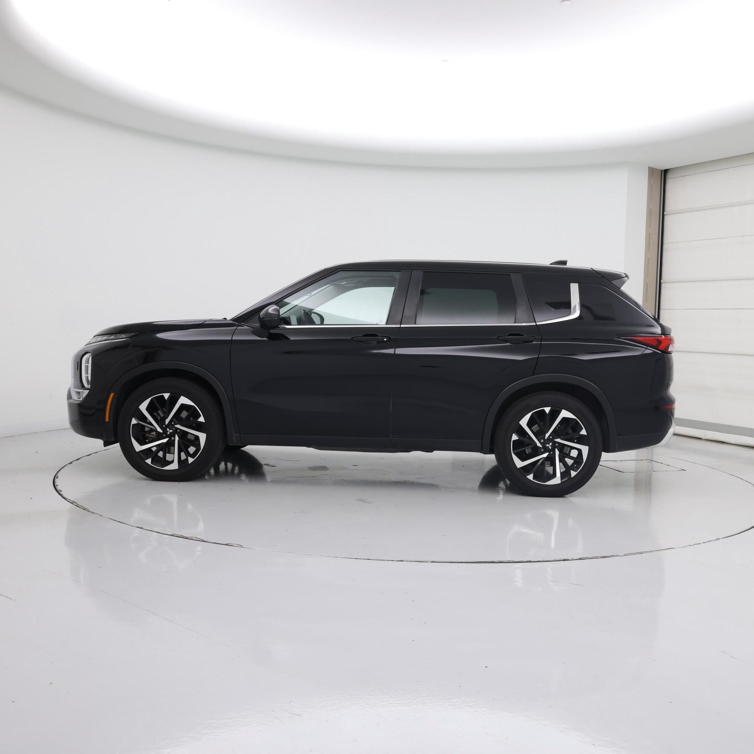 Thumbnail: 2022 Mitsubishi Outlander - 3