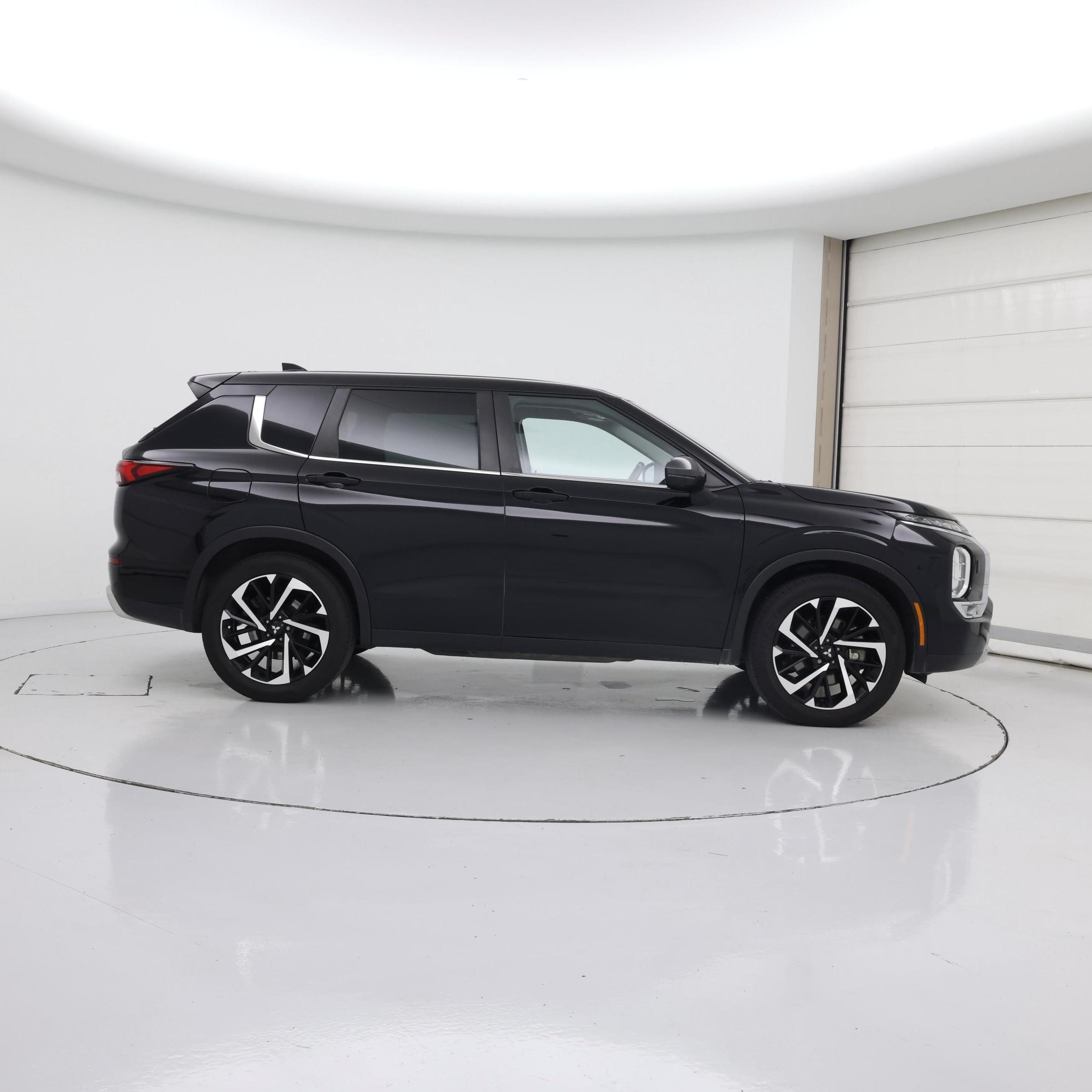 Thumbnail: 2022 Mitsubishi Outlander - 7