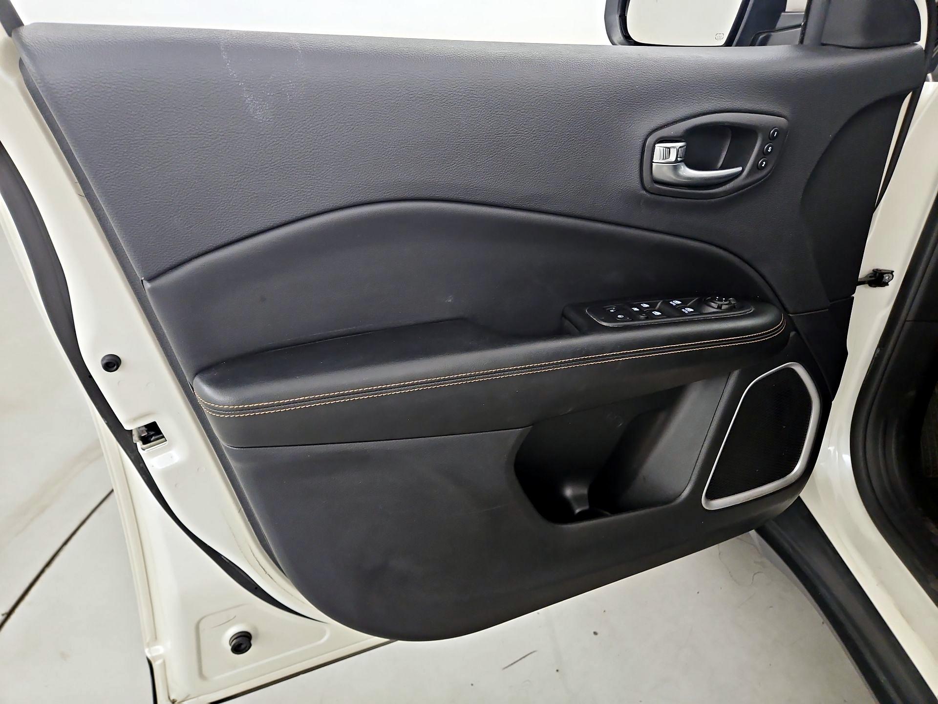 Thumbnail: 2021 Jeep Compass - 12