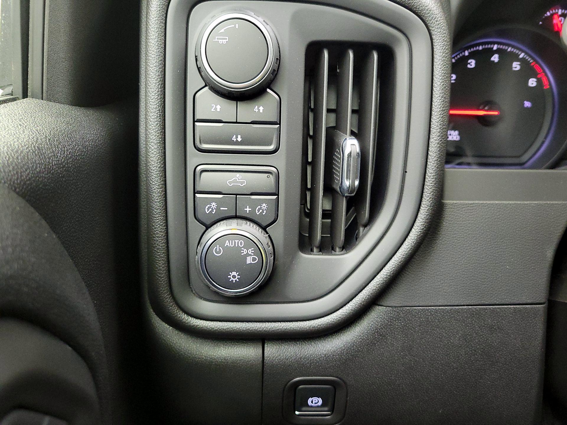 Thumbnail: 2025 Chevrolet Silverado 2500 - 13