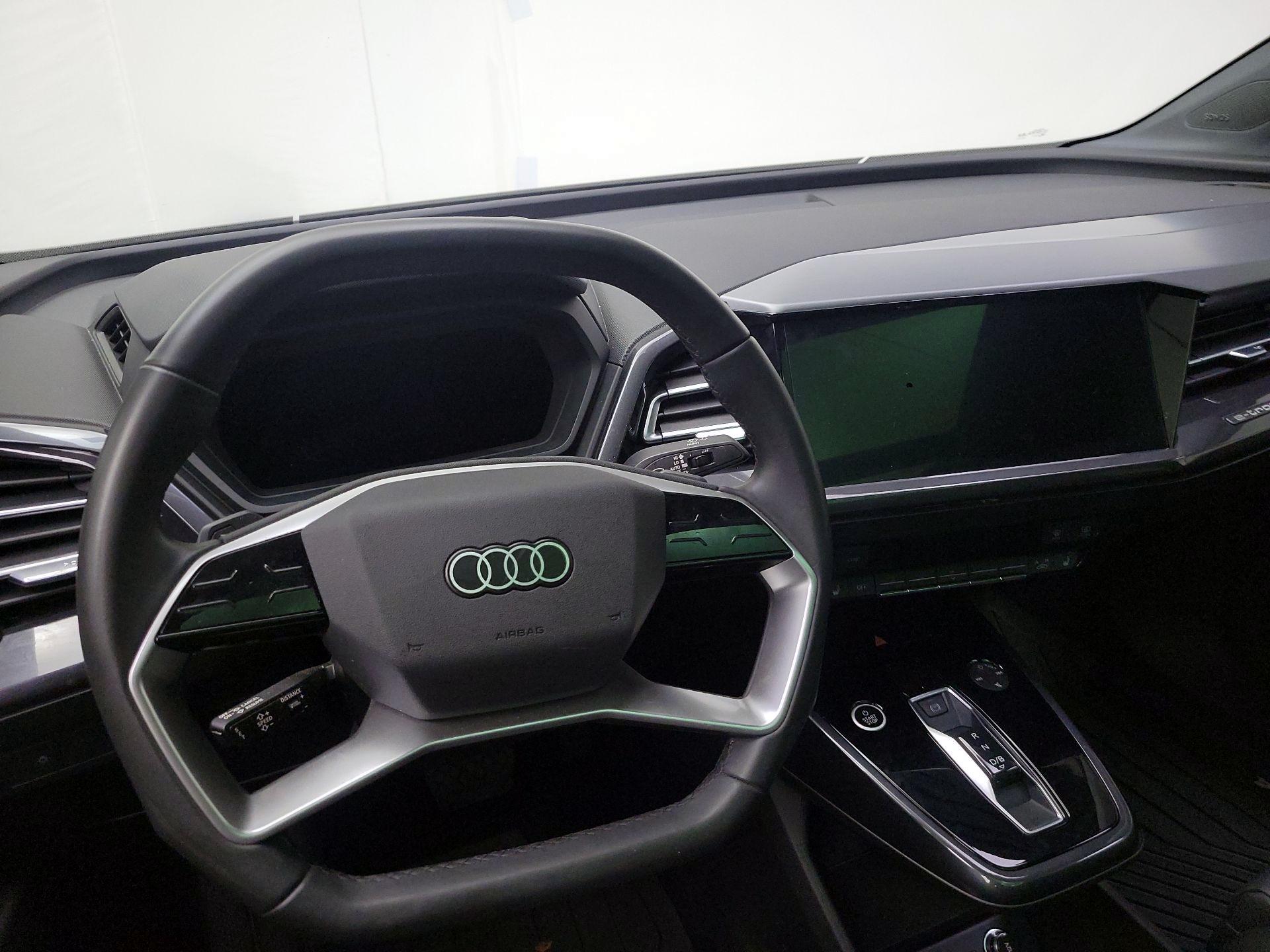 Thumbnail: 2022 Audi Q4 e-tron - 10