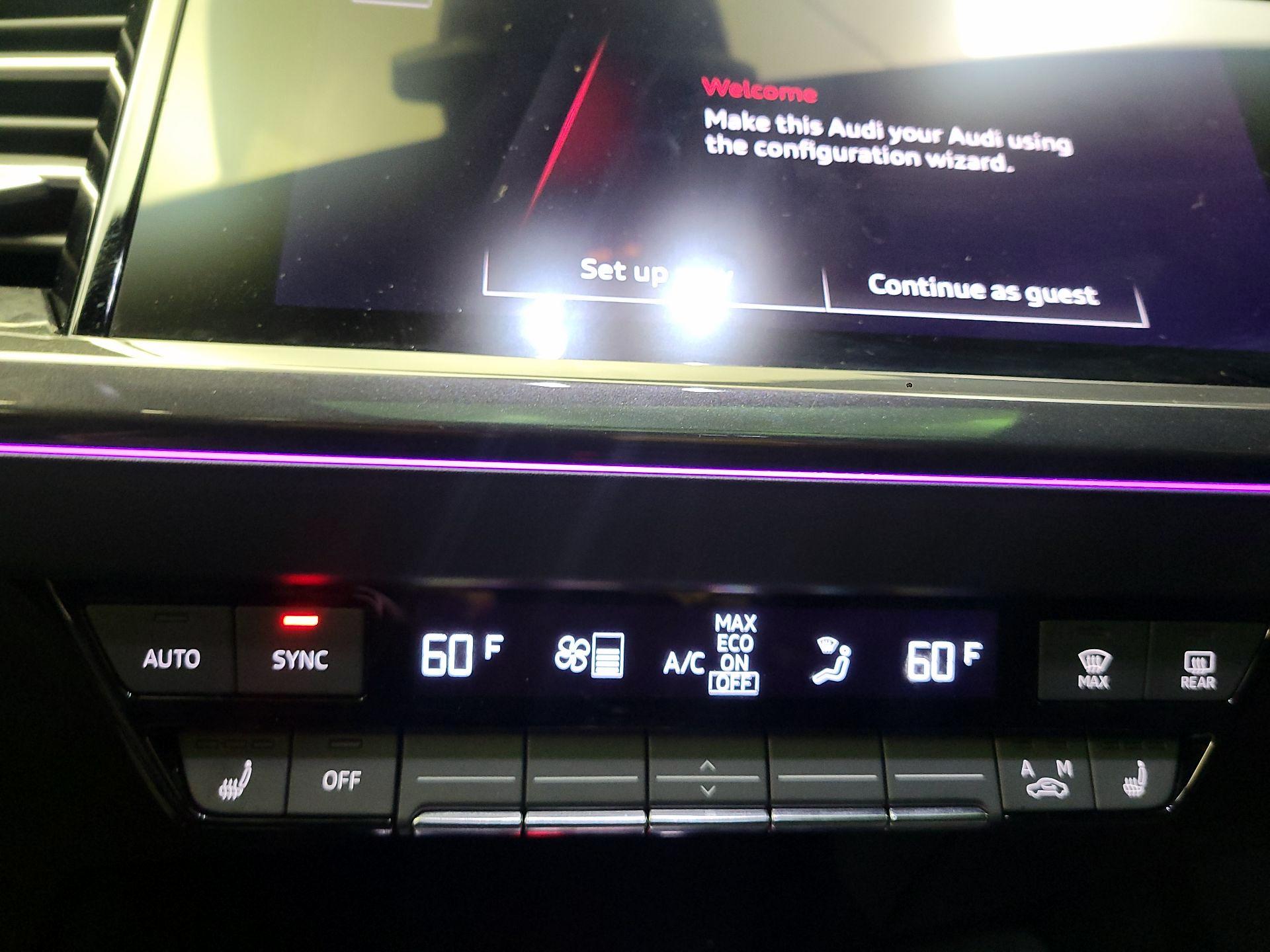 Thumbnail: 2022 Audi Q4 e-tron - 17