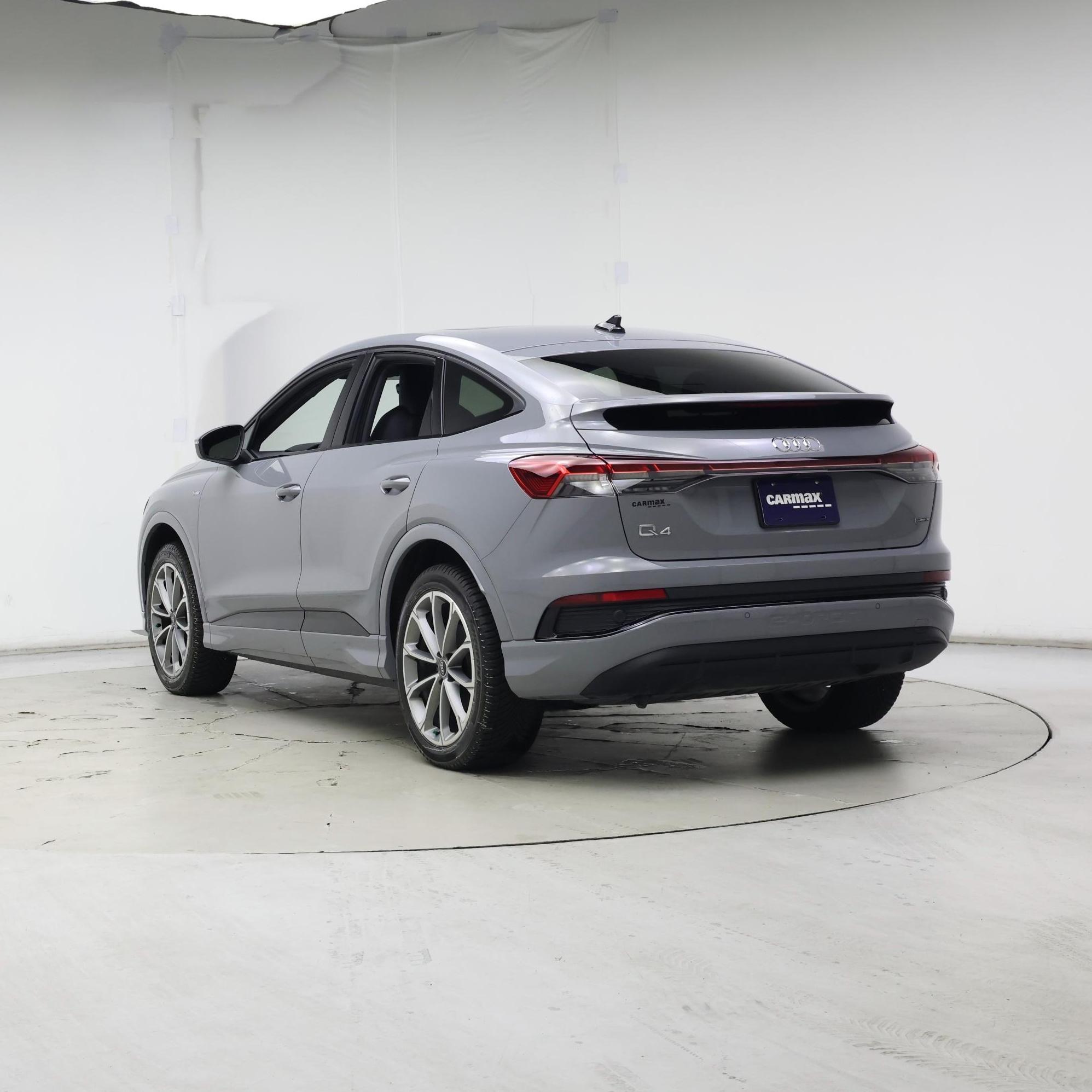 Thumbnail: 2022 Audi Q4 e-tron - 2