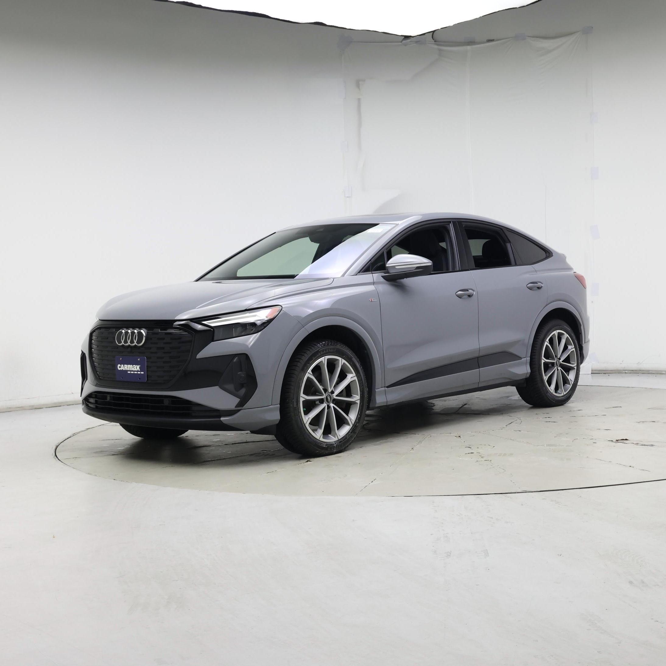 Thumbnail: 2022 Audi Q4 e-tron - 4
