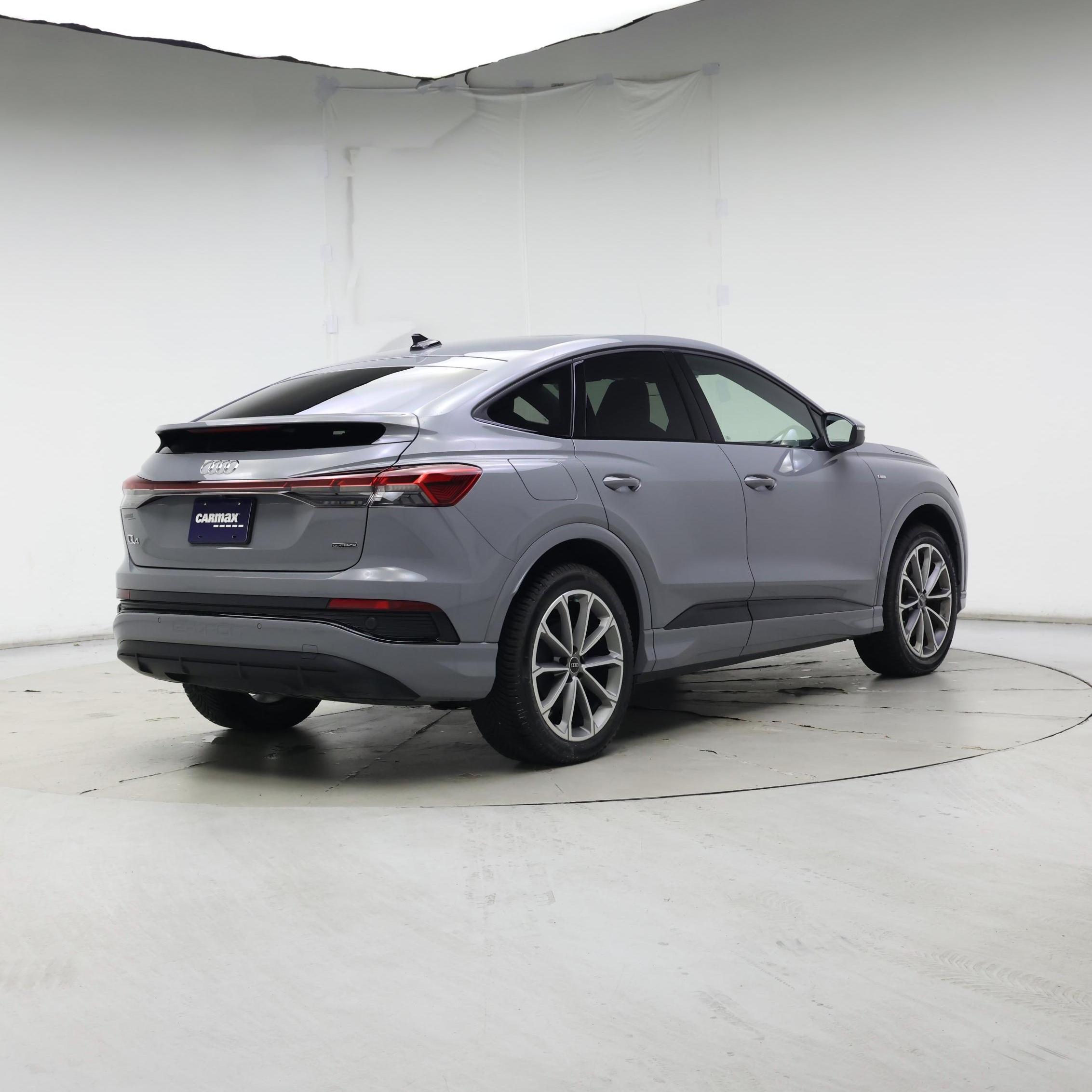 Thumbnail: 2022 Audi Q4 e-tron - 8