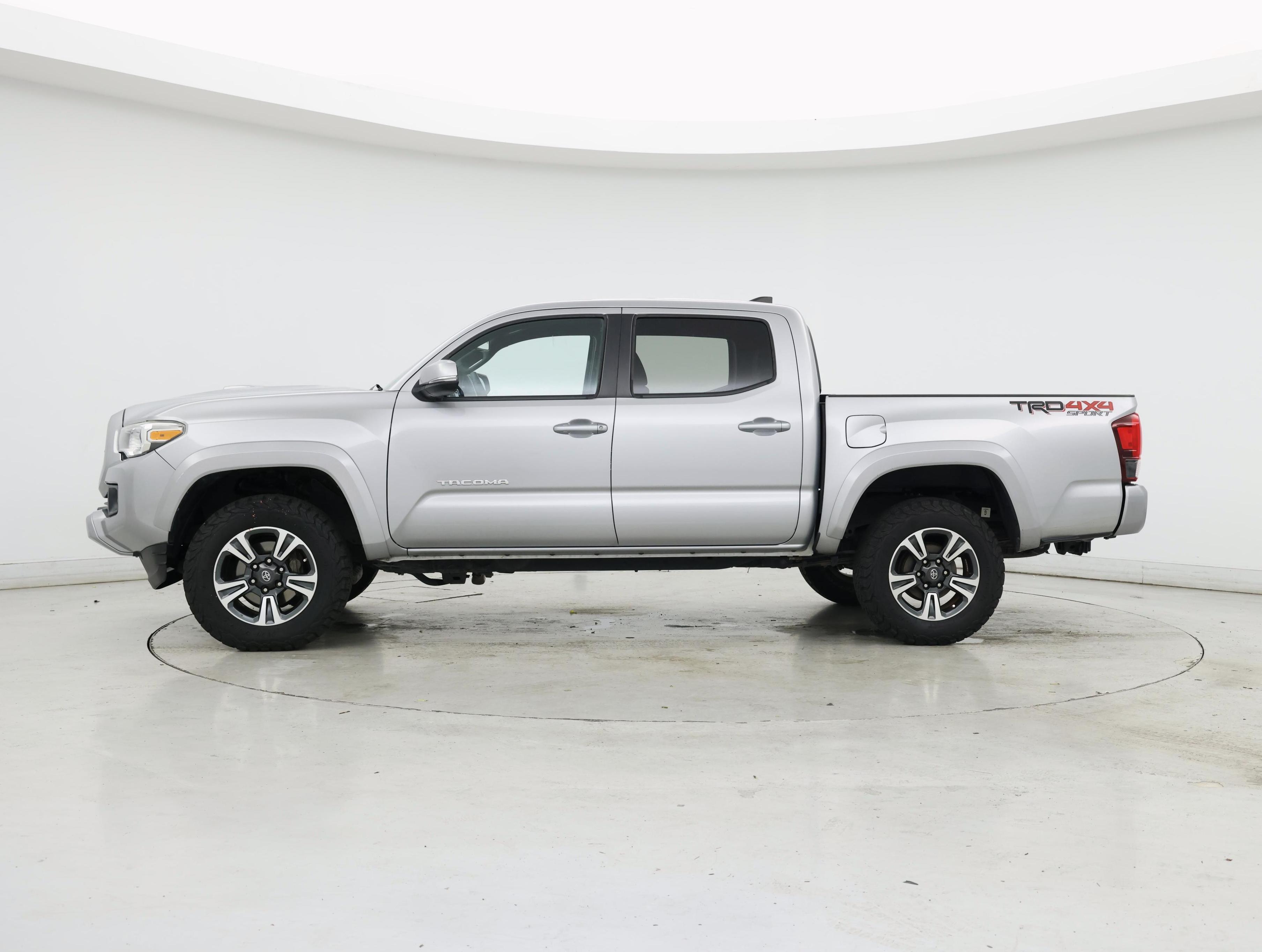 Thumbnail: 2018 Toyota Tacoma - 3