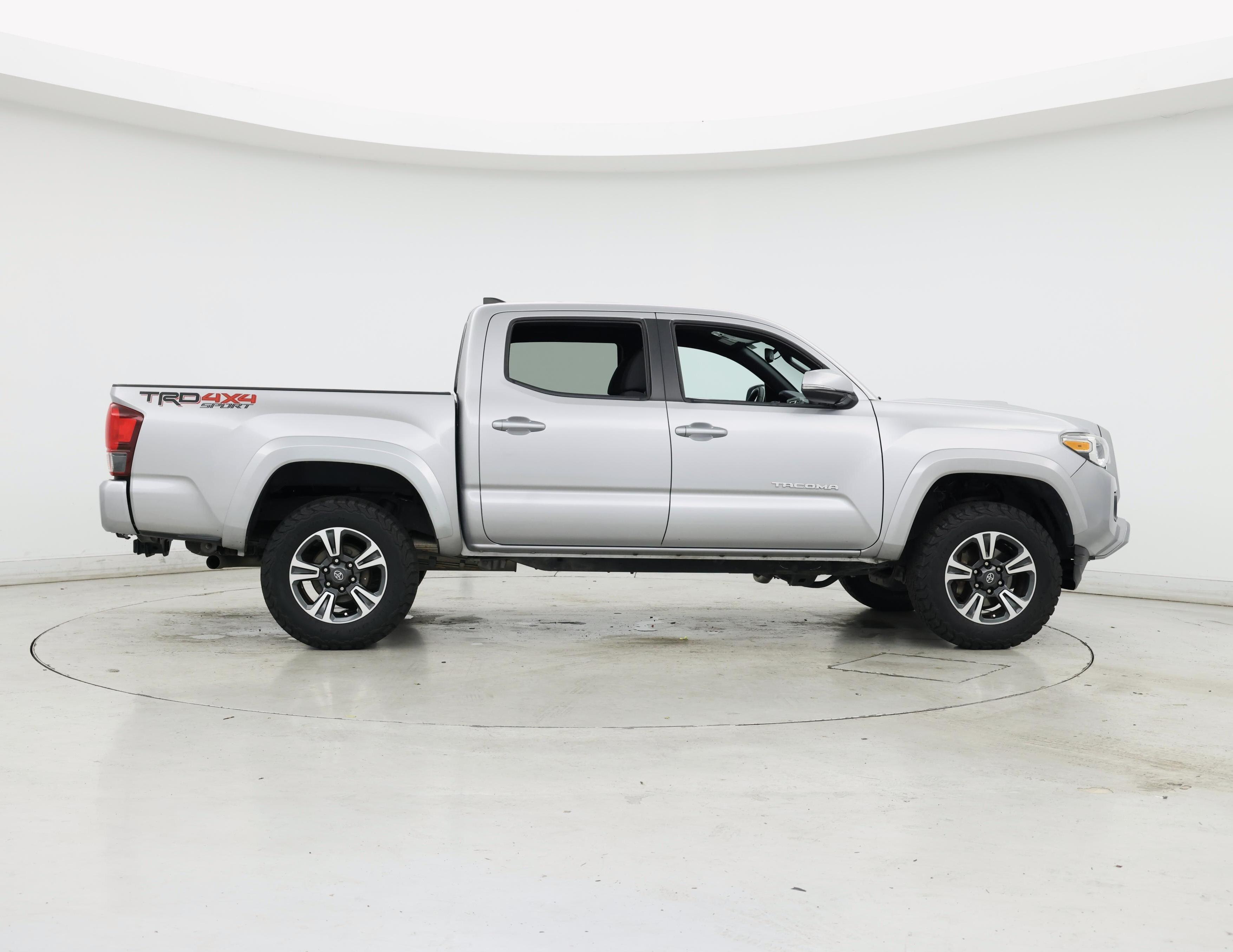 Thumbnail: 2018 Toyota Tacoma - 7