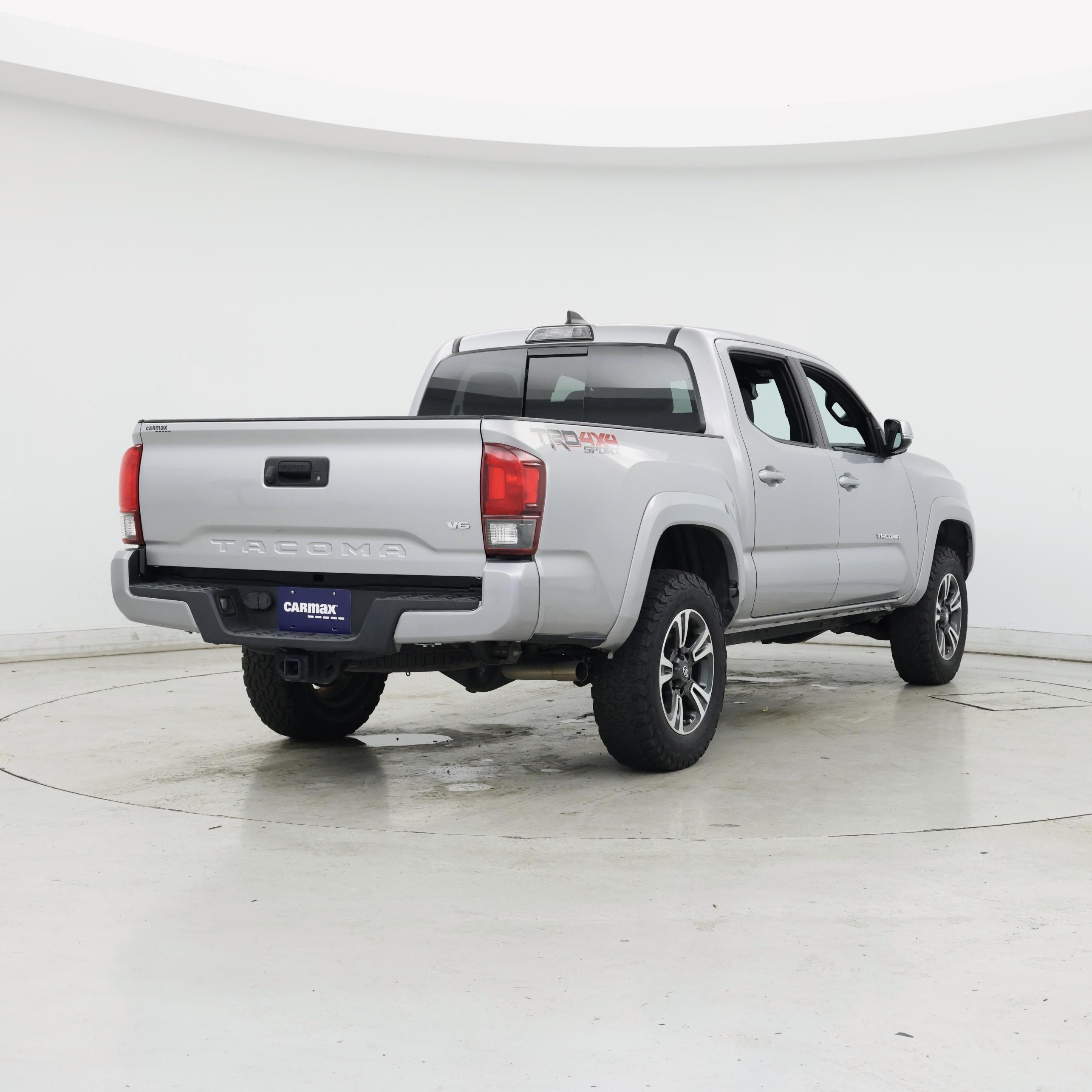 Thumbnail: 2018 Toyota Tacoma - 8