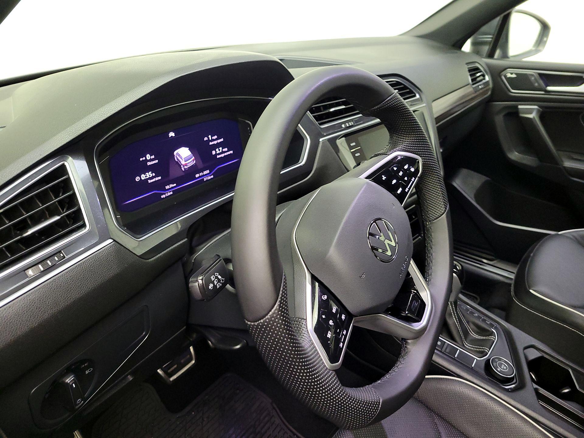 Thumbnail: 2022 Volkswagen Tiguan - 9