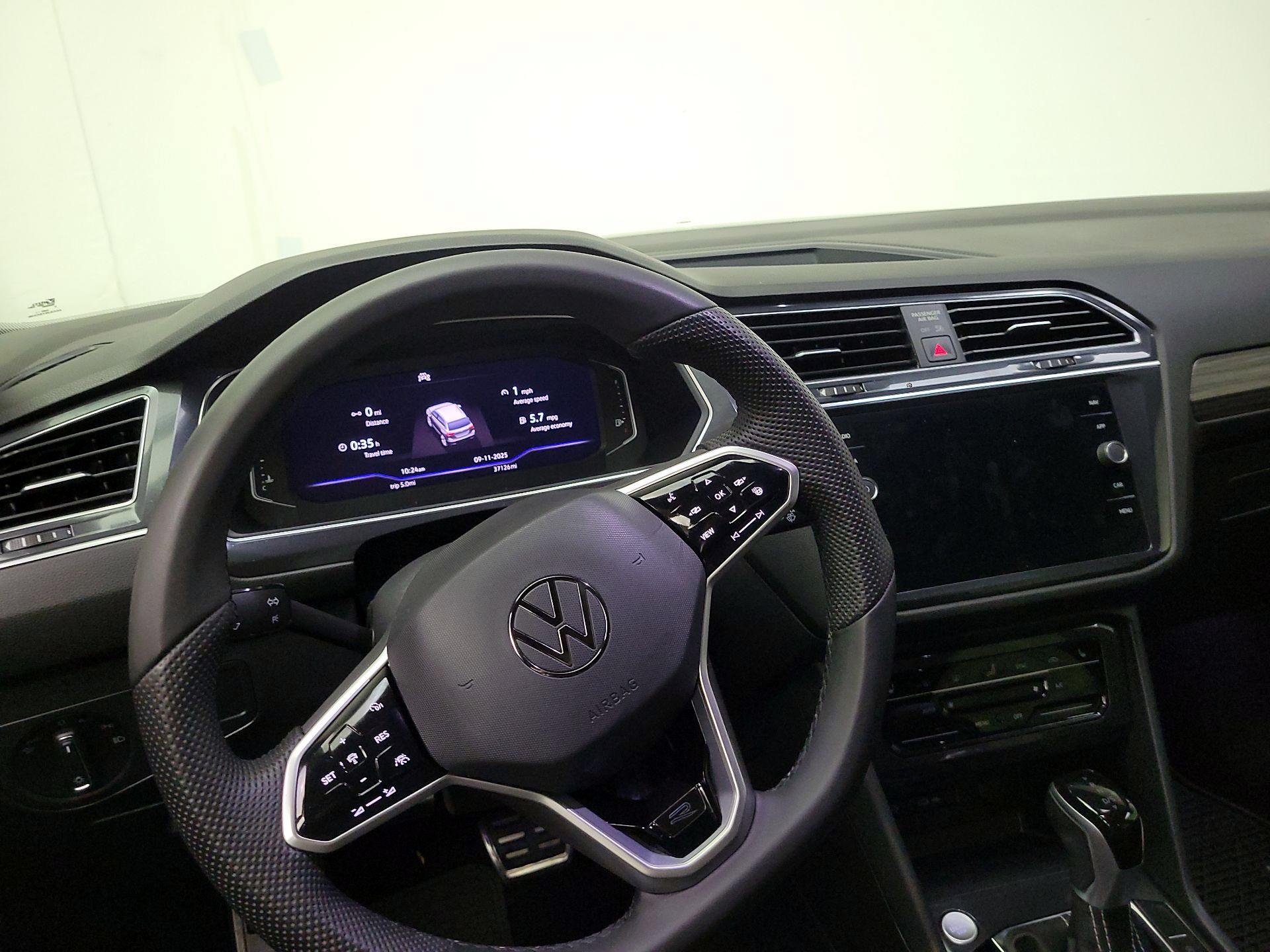 Thumbnail: 2022 Volkswagen Tiguan - 10