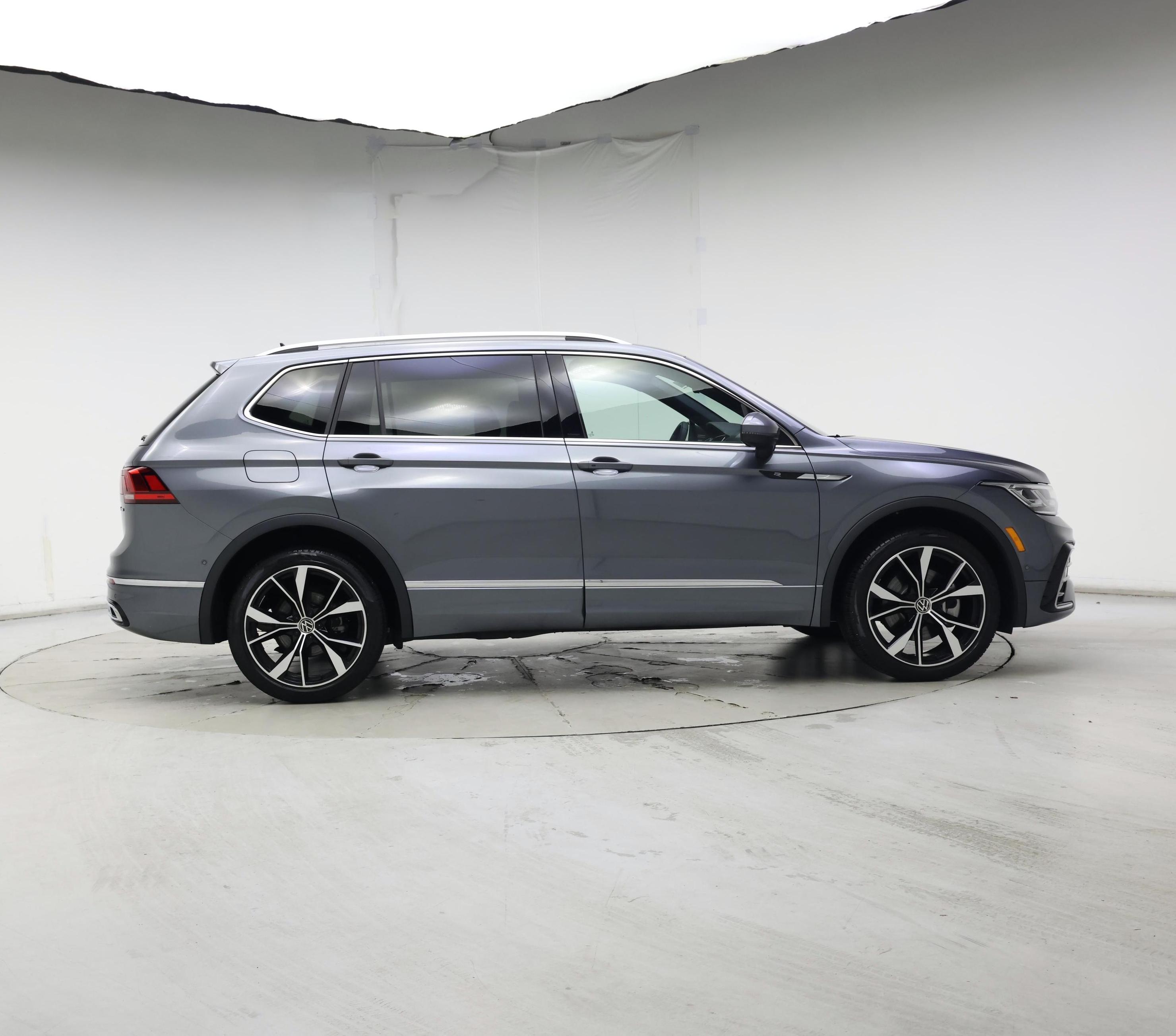 Thumbnail: 2022 Volkswagen Tiguan - 7