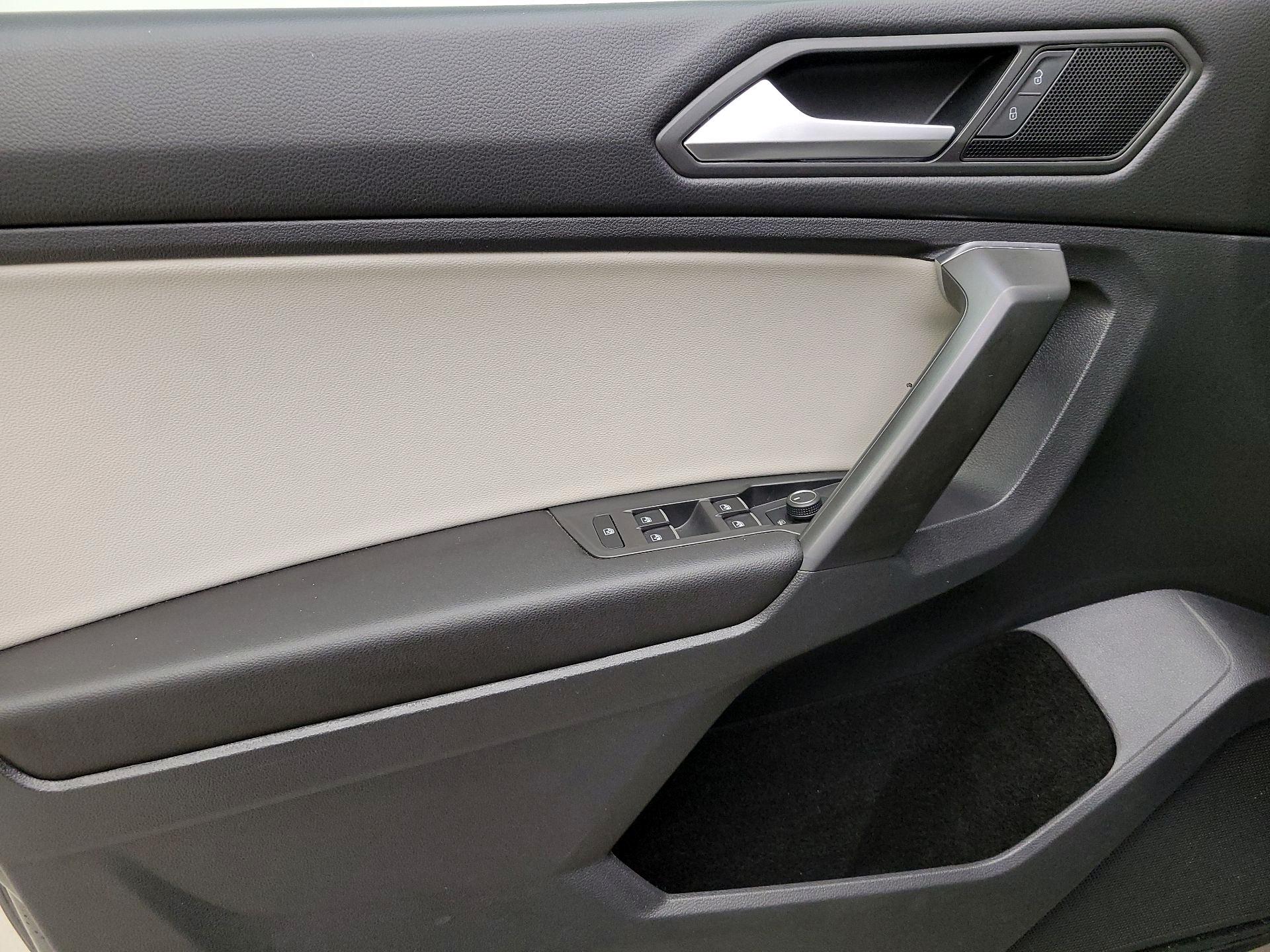 Thumbnail: 2021 Volkswagen Tiguan - 12