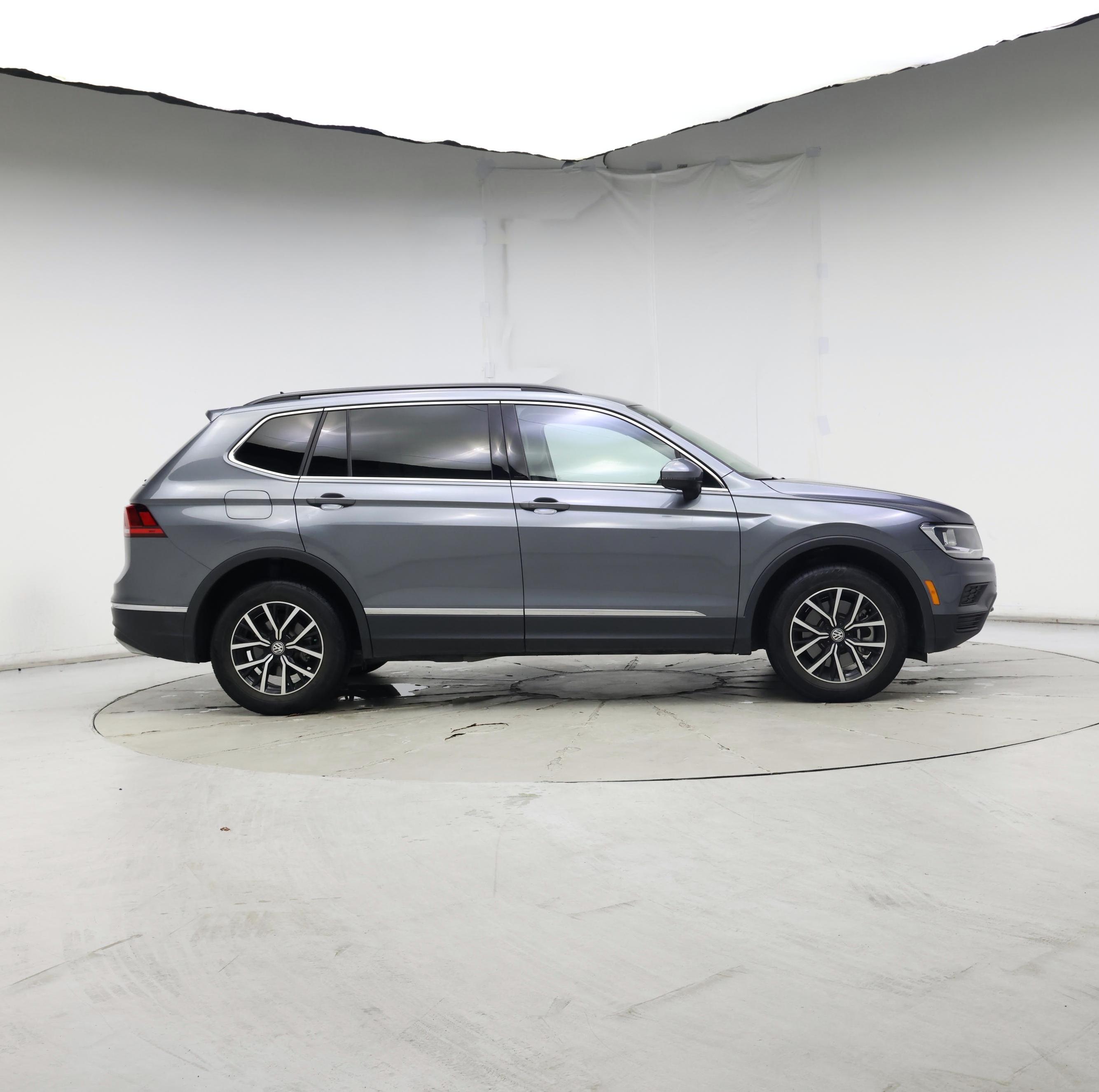 Thumbnail: 2021 Volkswagen Tiguan - 7