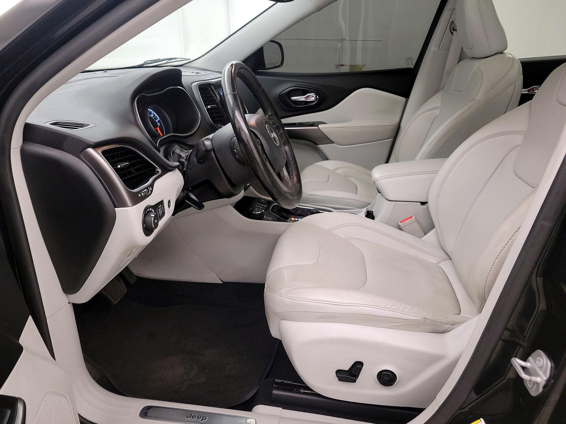 Thumbnail: 2020 Jeep Cherokee - 11