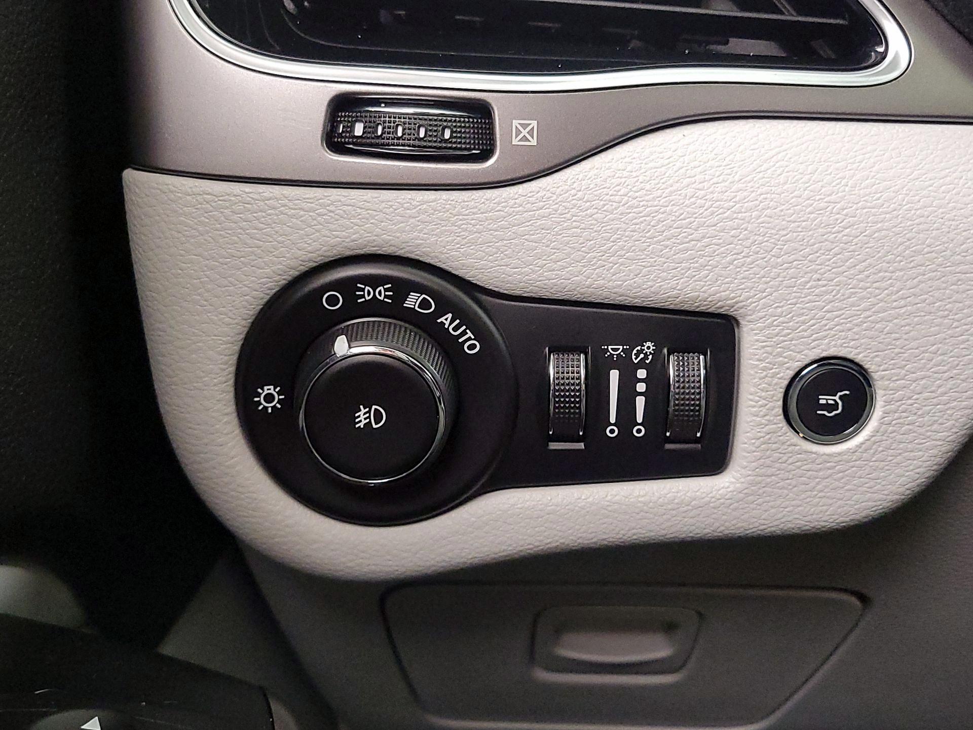 Thumbnail: 2020 Jeep Cherokee - 13