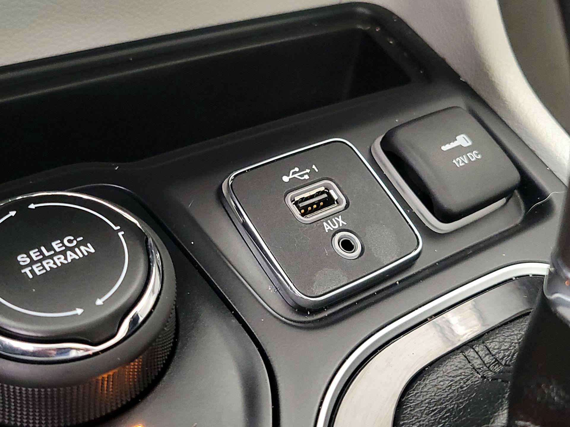 Thumbnail: 2020 Jeep Cherokee - 19