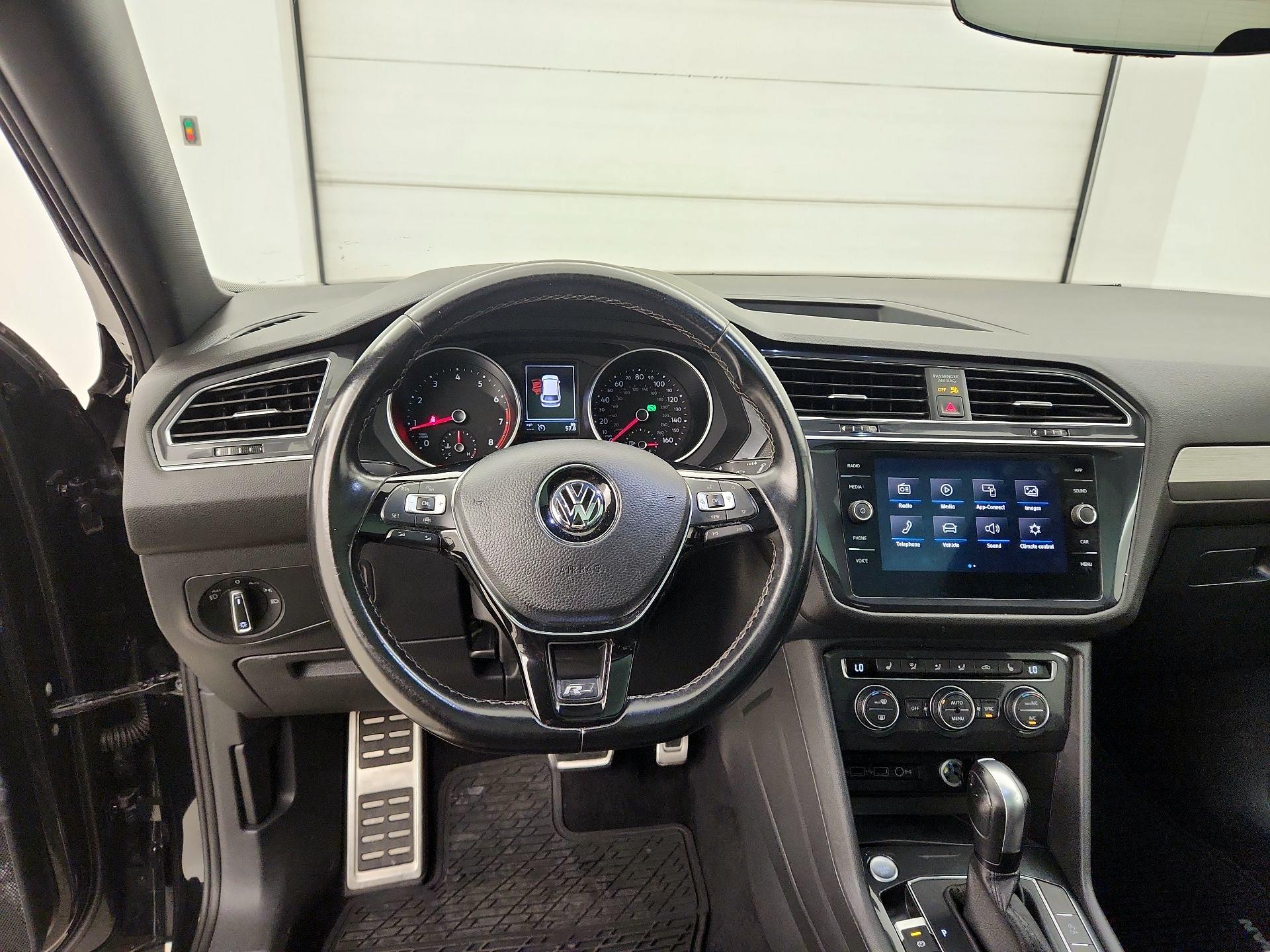 Thumbnail: 2020 Volkswagen Tiguan - 10