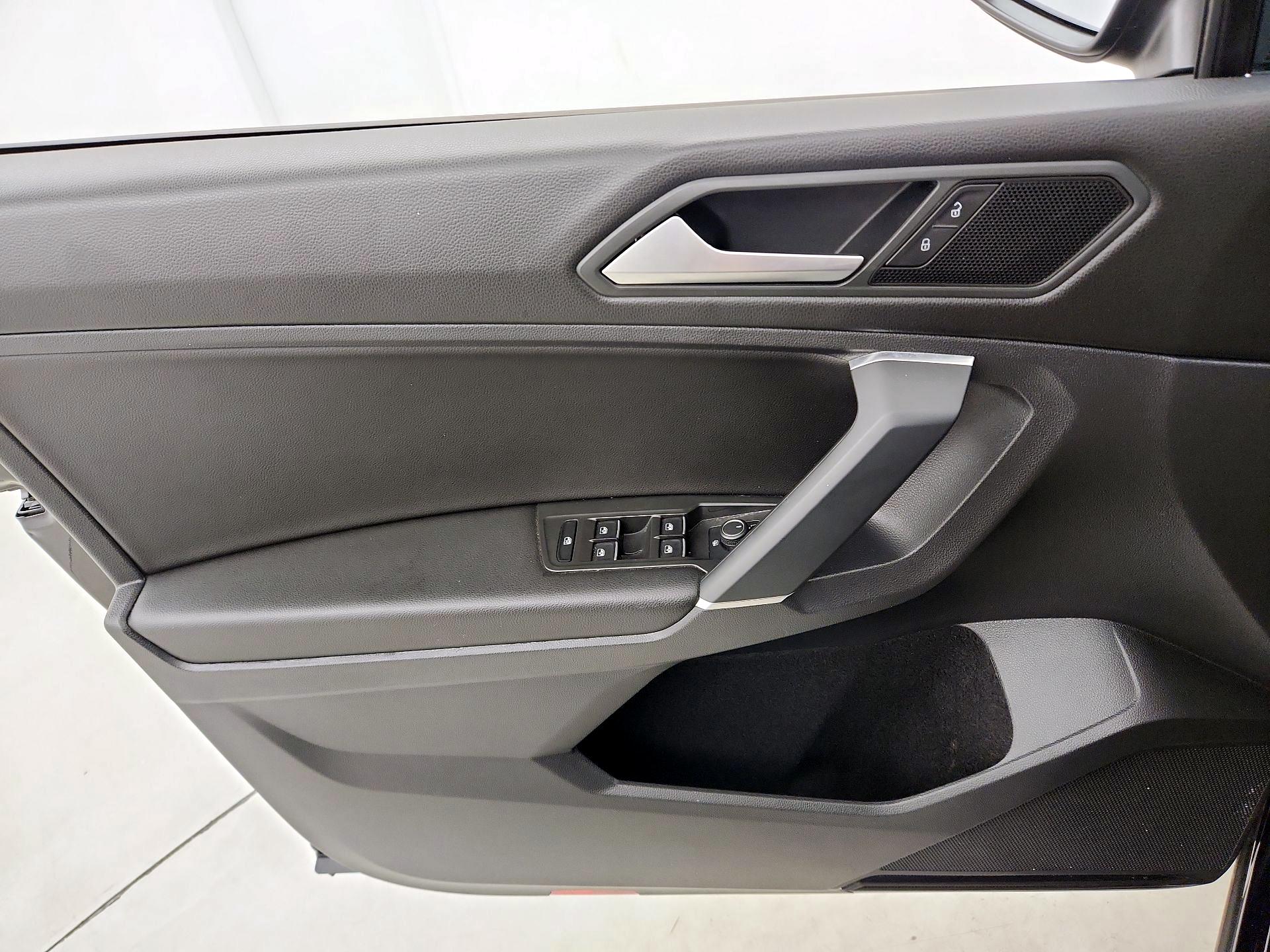 Thumbnail: 2020 Volkswagen Tiguan - 12