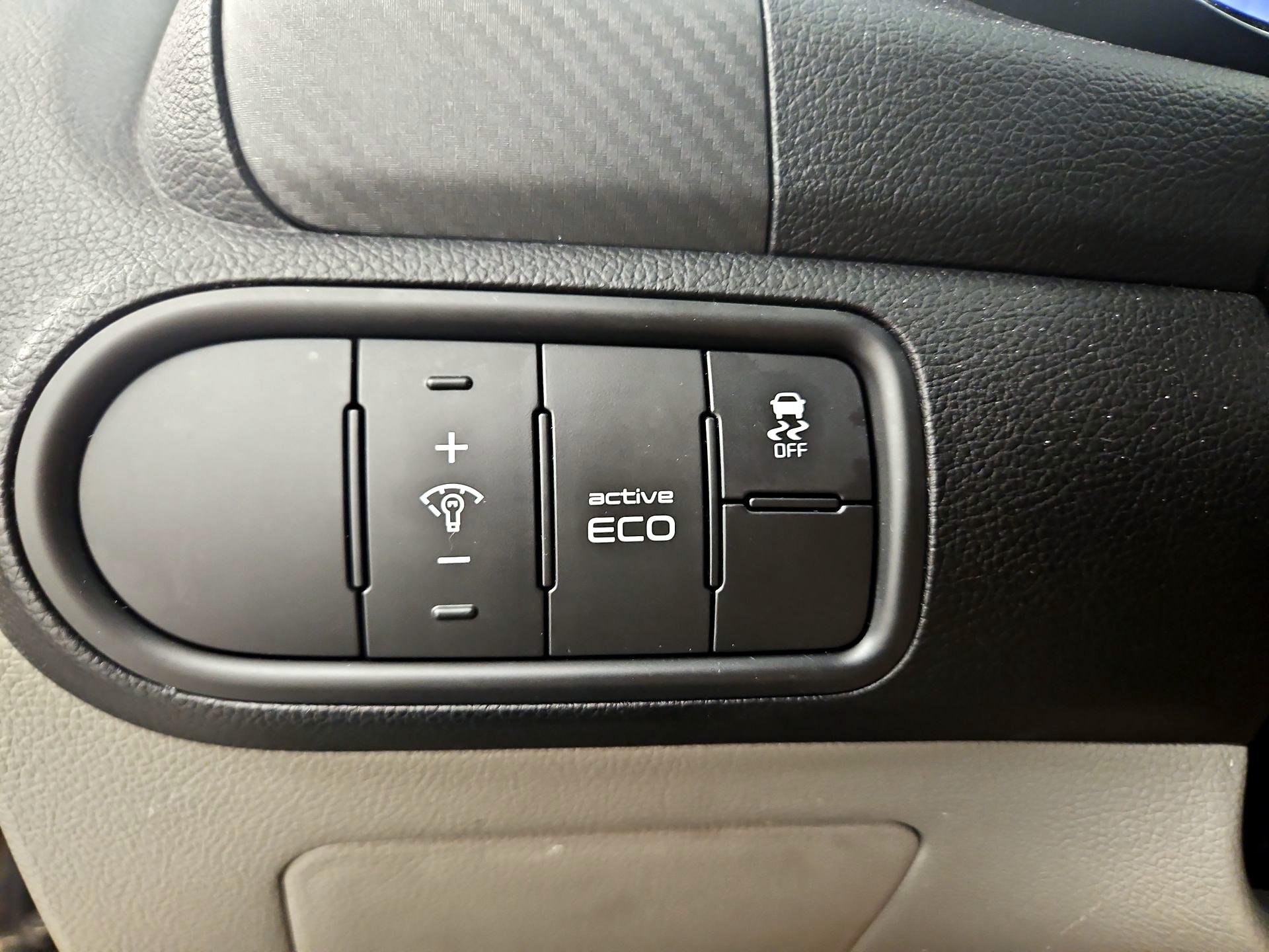 Thumbnail: 2015 Kia Forte - 13