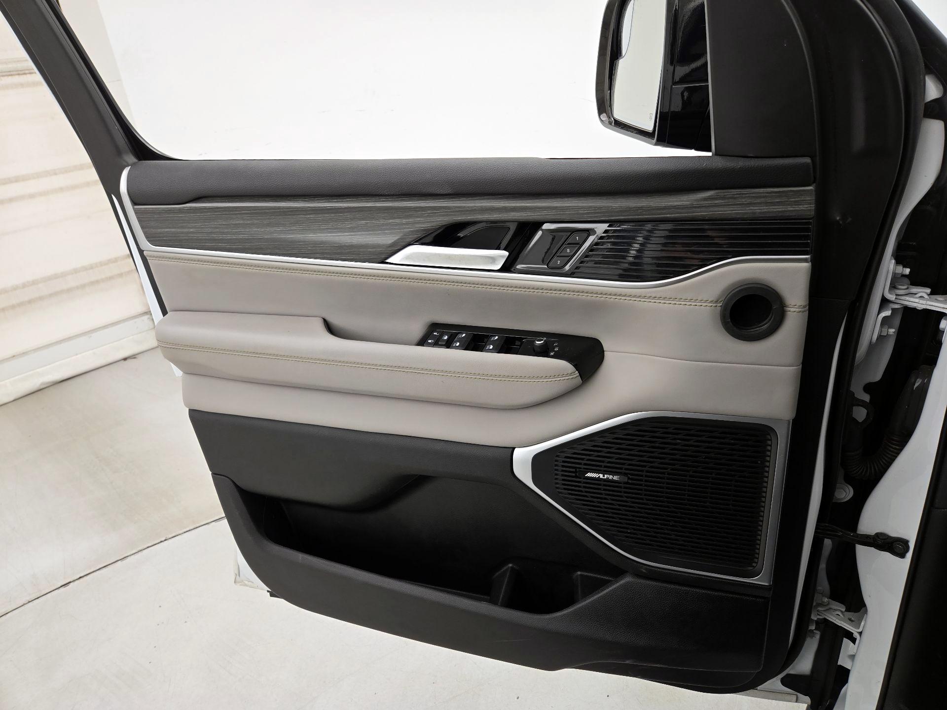 Thumbnail: 2023 Jeep Wagoneer - 12