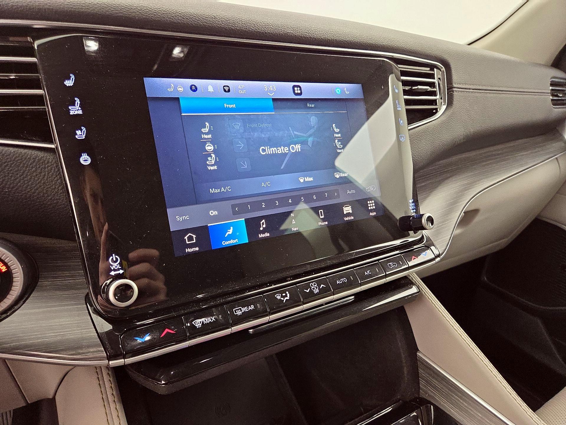 Thumbnail: 2023 Jeep Wagoneer - 17