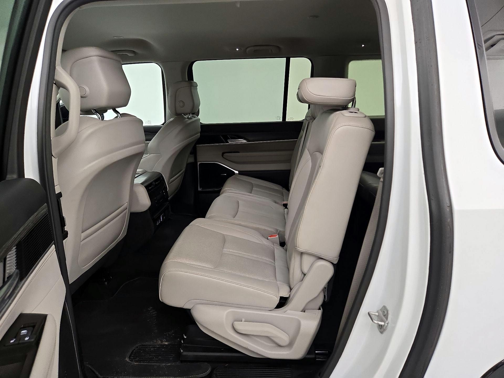 Thumbnail: 2023 Jeep Wagoneer - 20