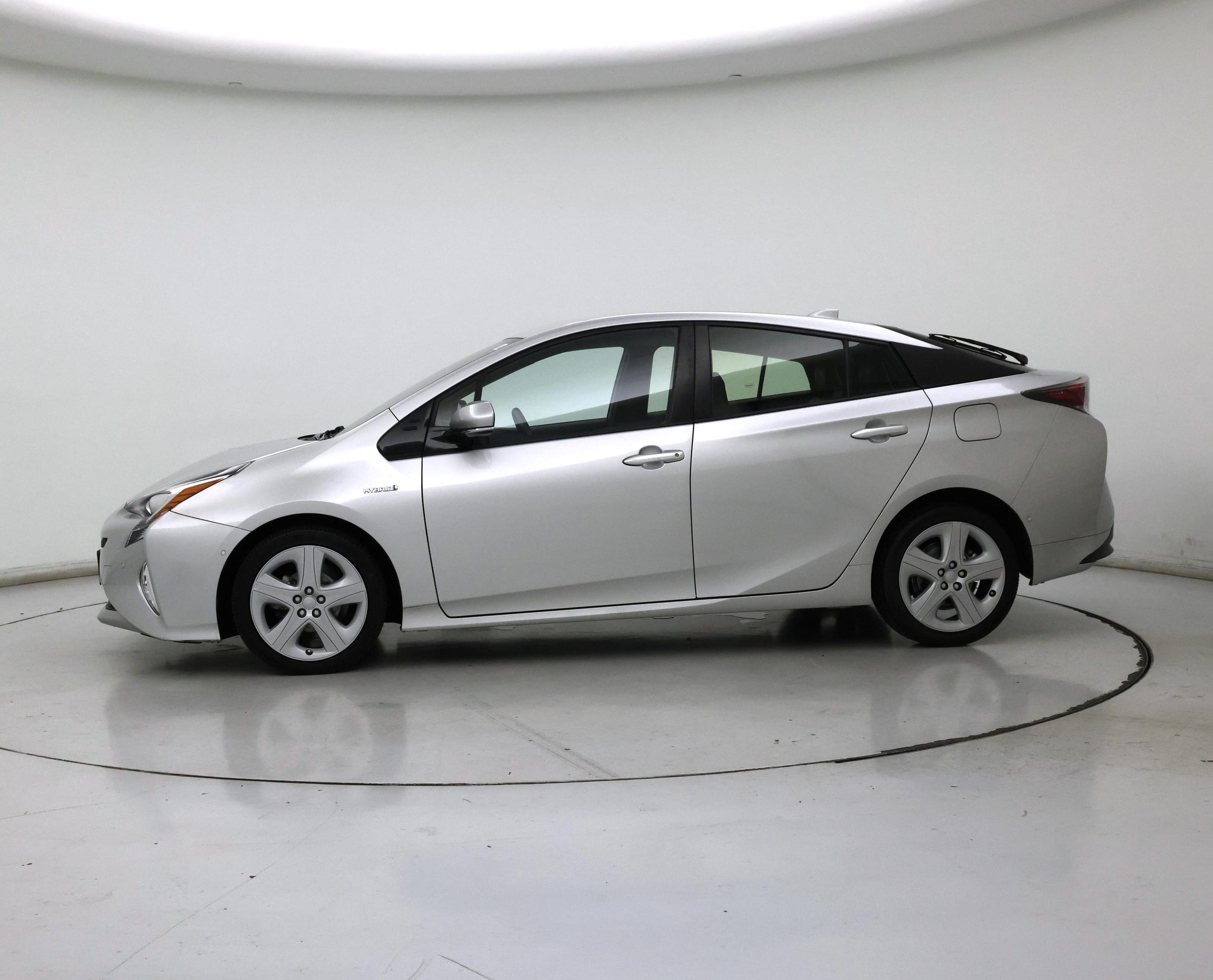 Thumbnail: 2016 Toyota Prius - 3