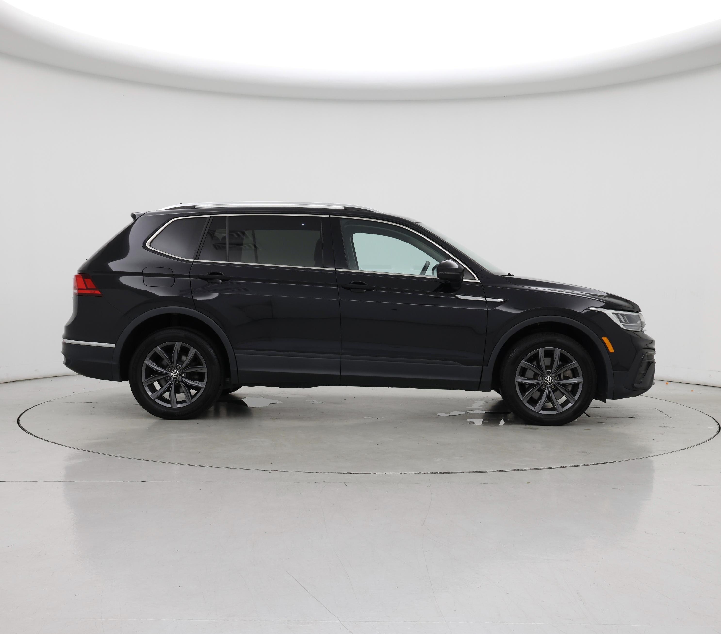Thumbnail: 2022 Volkswagen Tiguan - 7