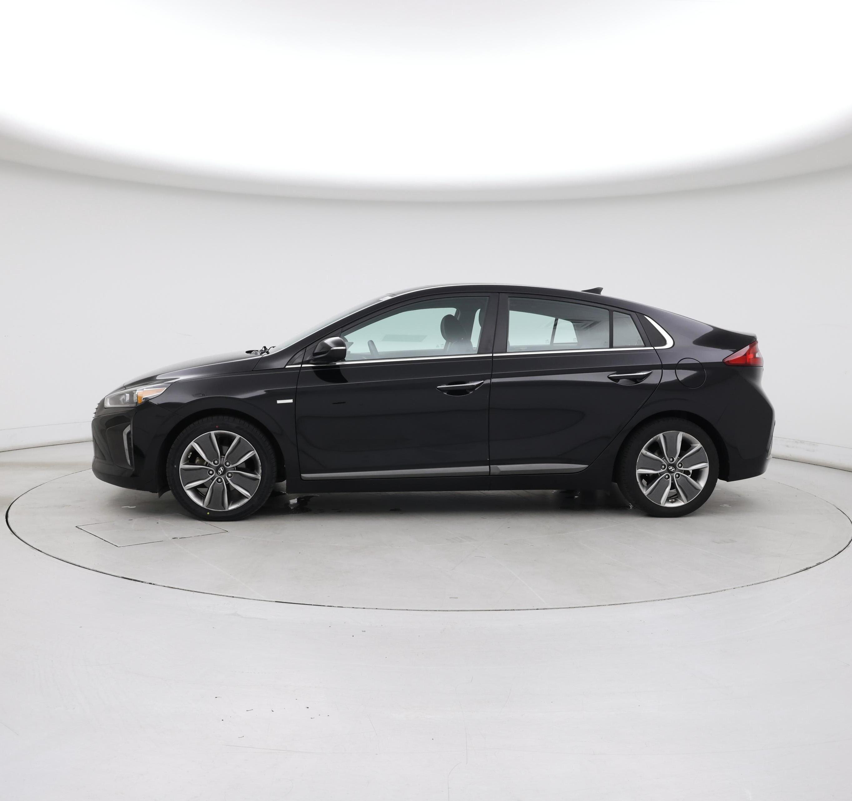 Thumbnail: 2017 Hyundai Ioniq - 3