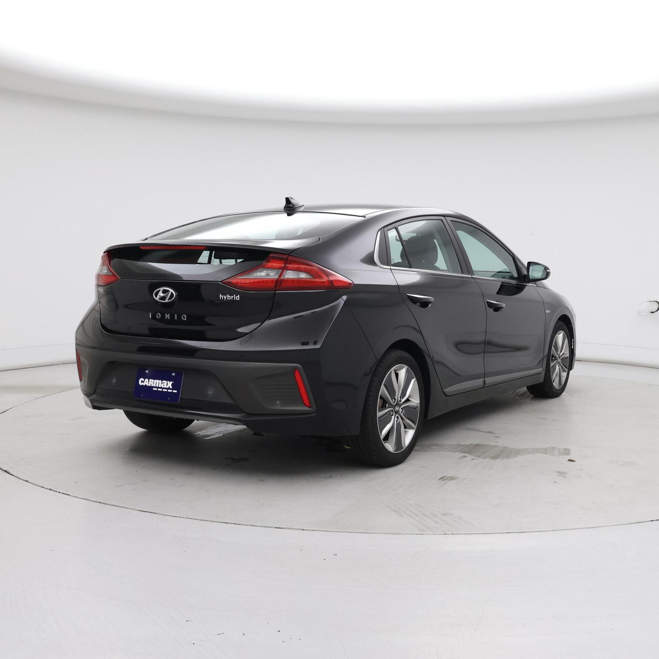 Thumbnail: 2017 Hyundai Ioniq - 8
