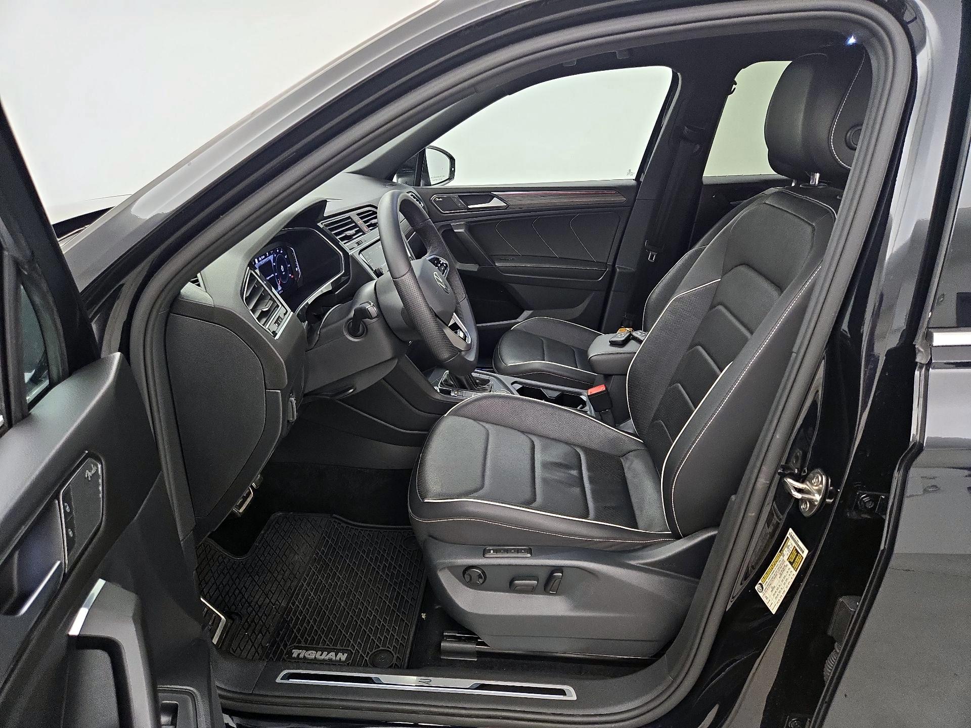 Thumbnail: 2022 Volkswagen Tiguan - 11