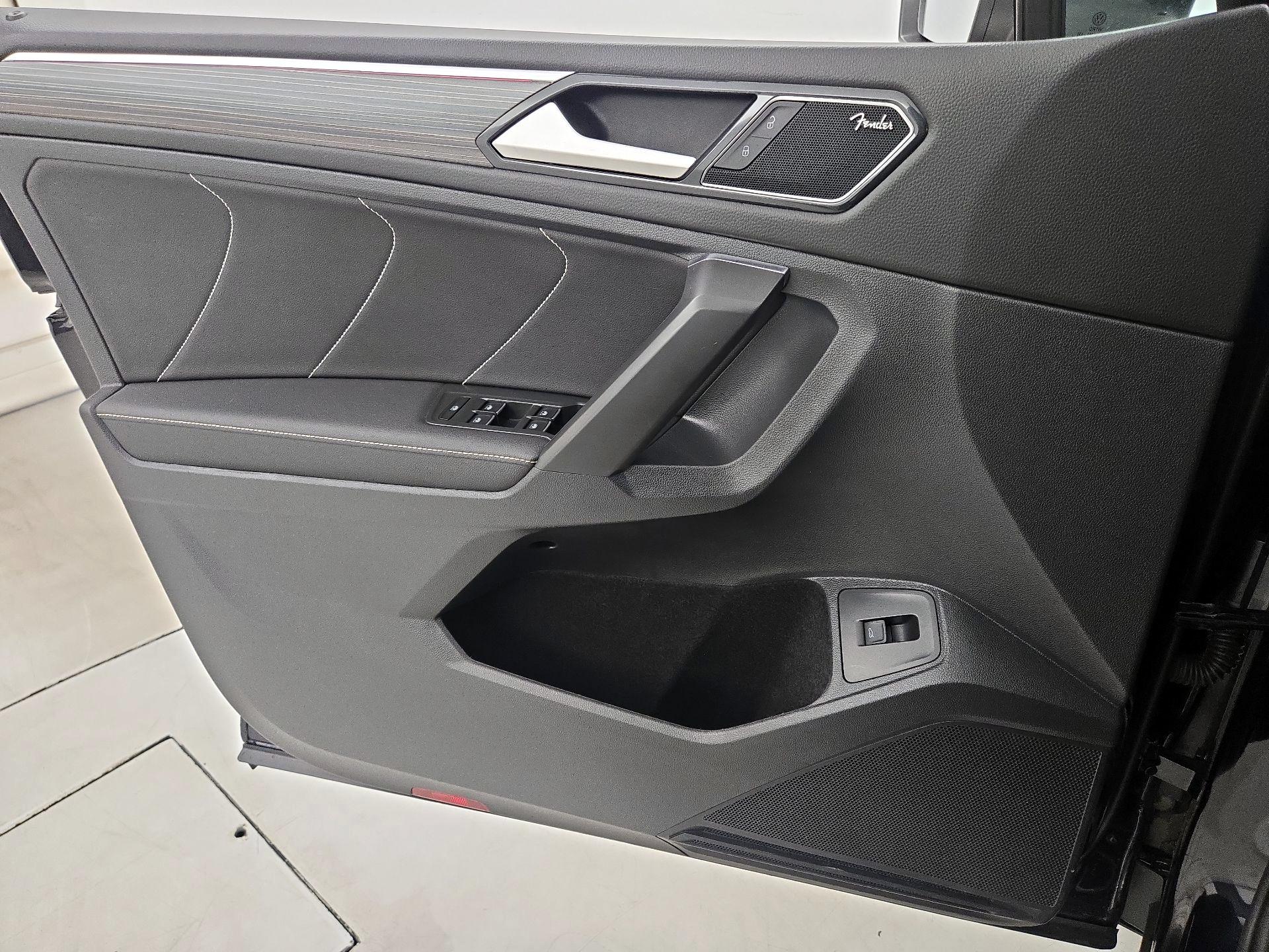 Thumbnail: 2022 Volkswagen Tiguan - 12