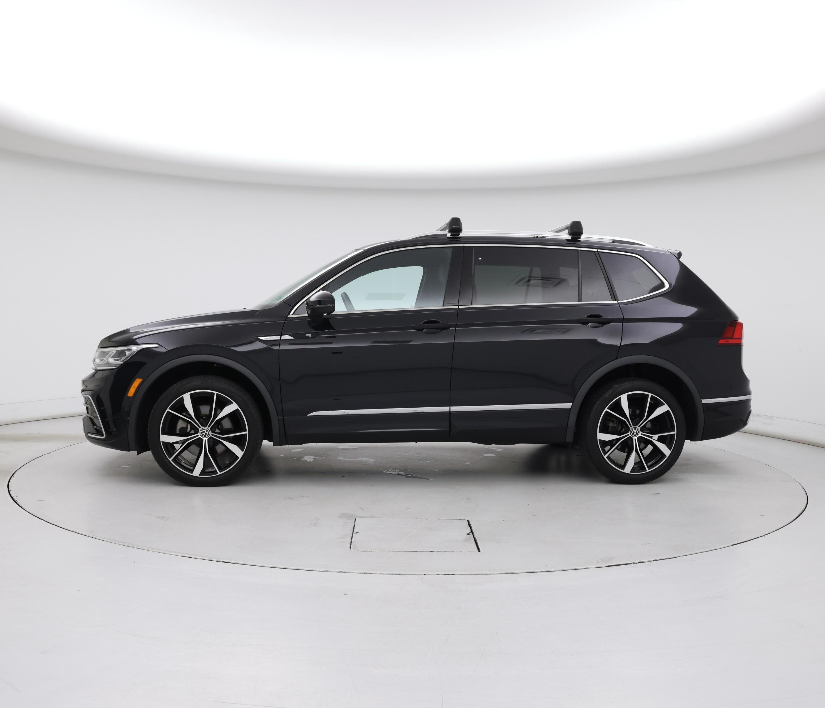 Thumbnail: 2022 Volkswagen Tiguan - 3