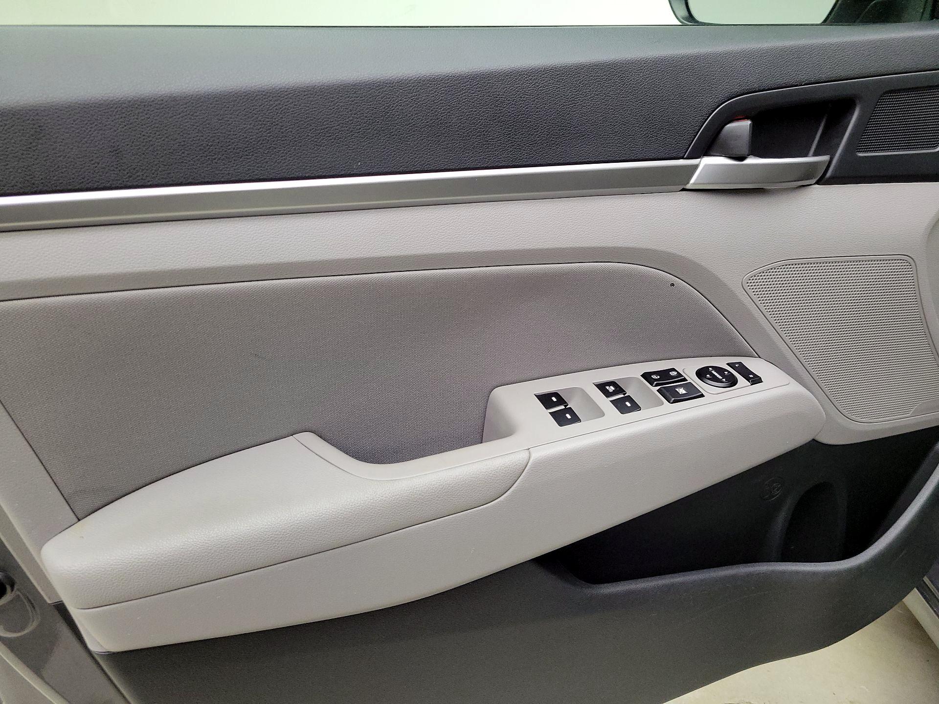 Thumbnail: 2020 Hyundai Elantra - 12
