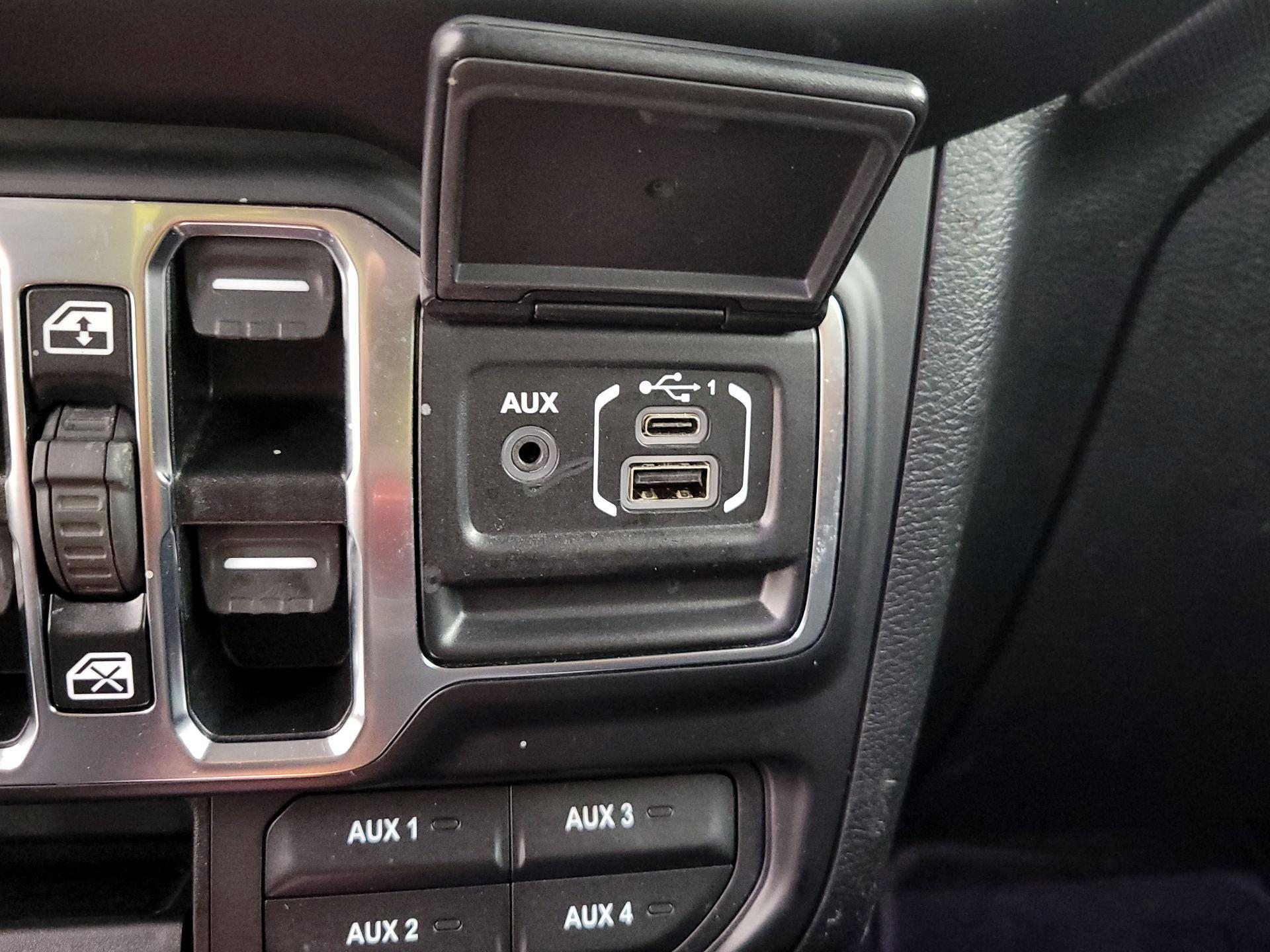 Thumbnail: 2021 Jeep Wrangler - 18
