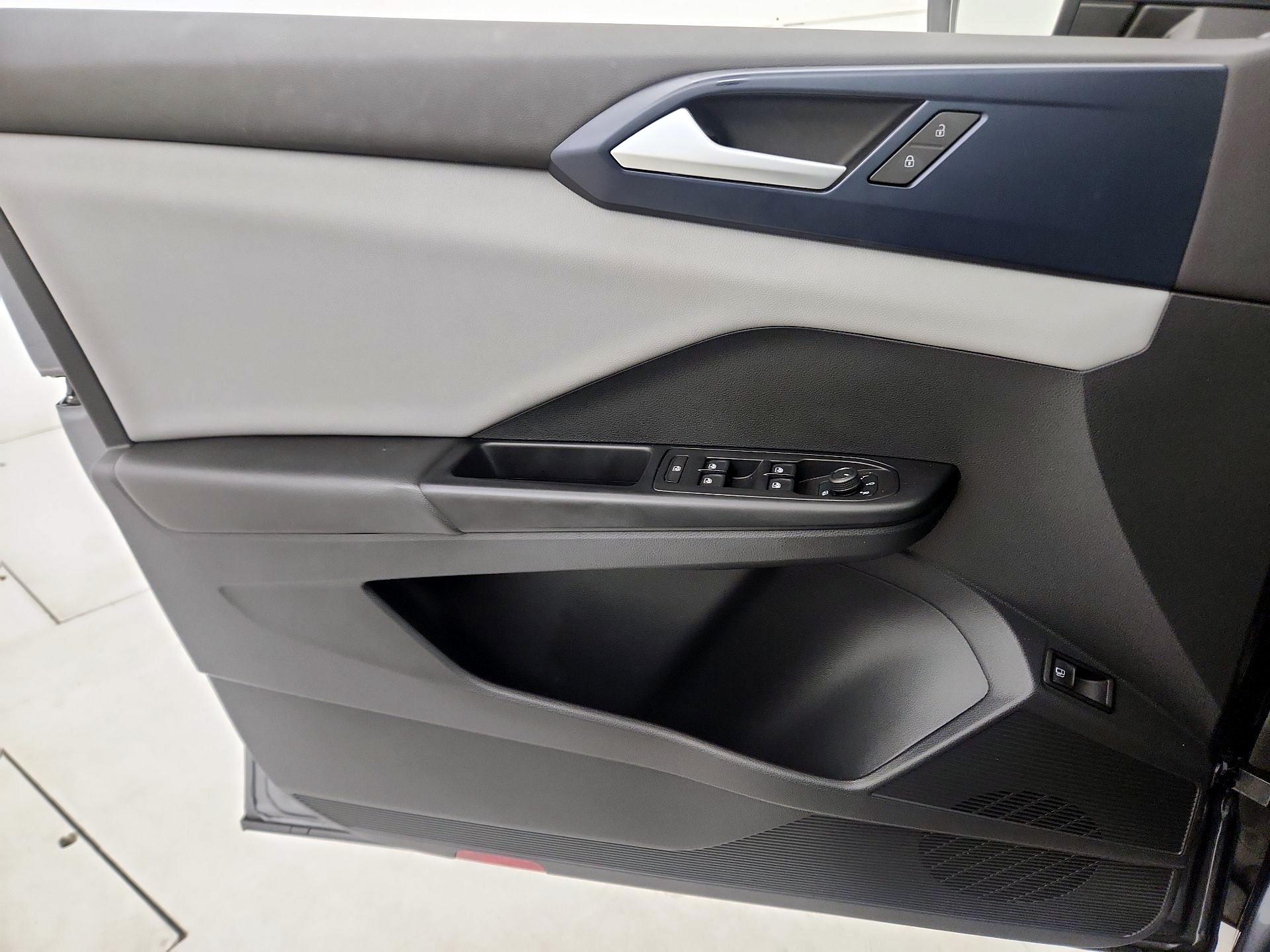Thumbnail: 2022 Volkswagen Taos - 12