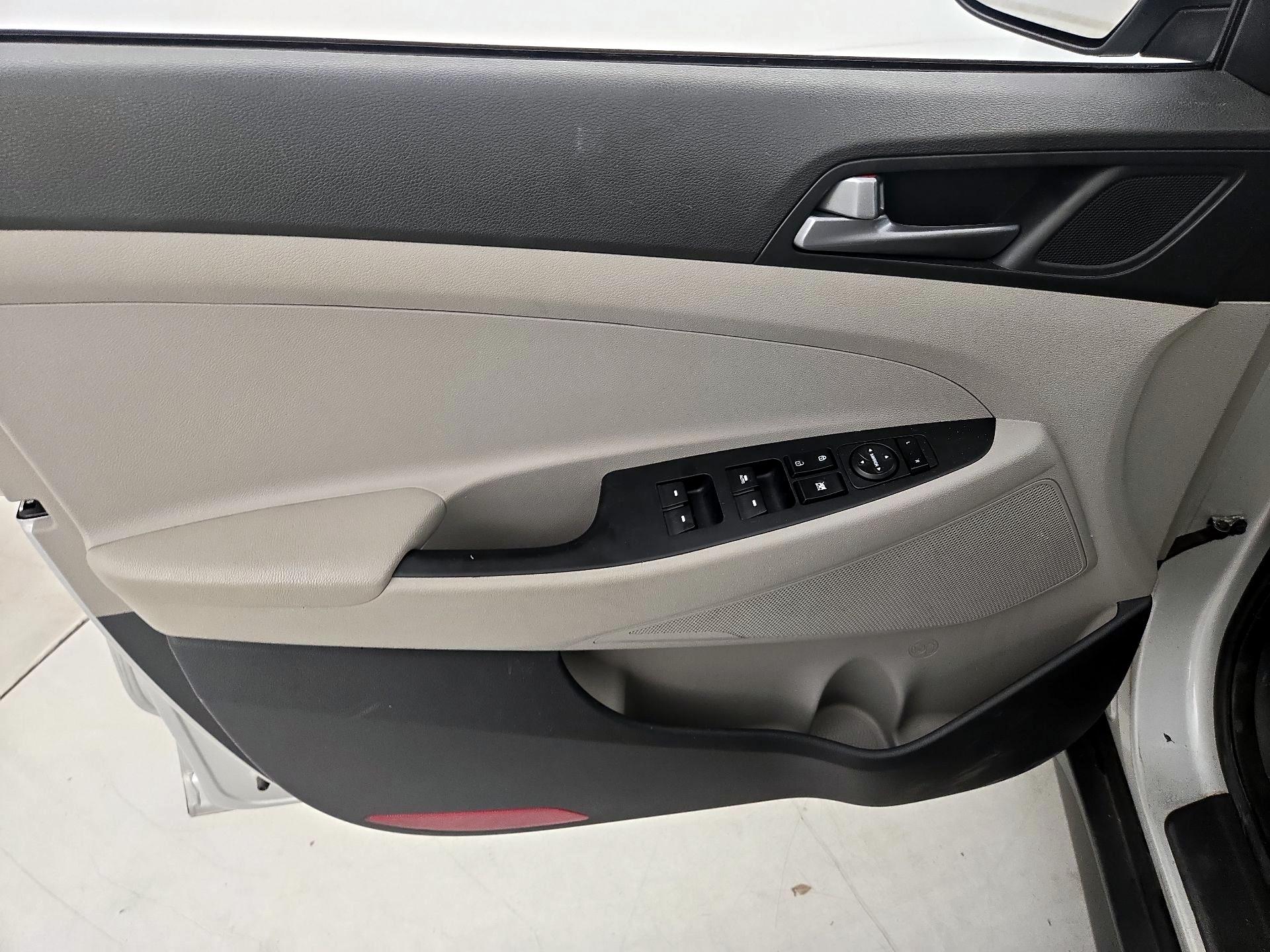 Thumbnail: 2016 Hyundai Tucson - 12