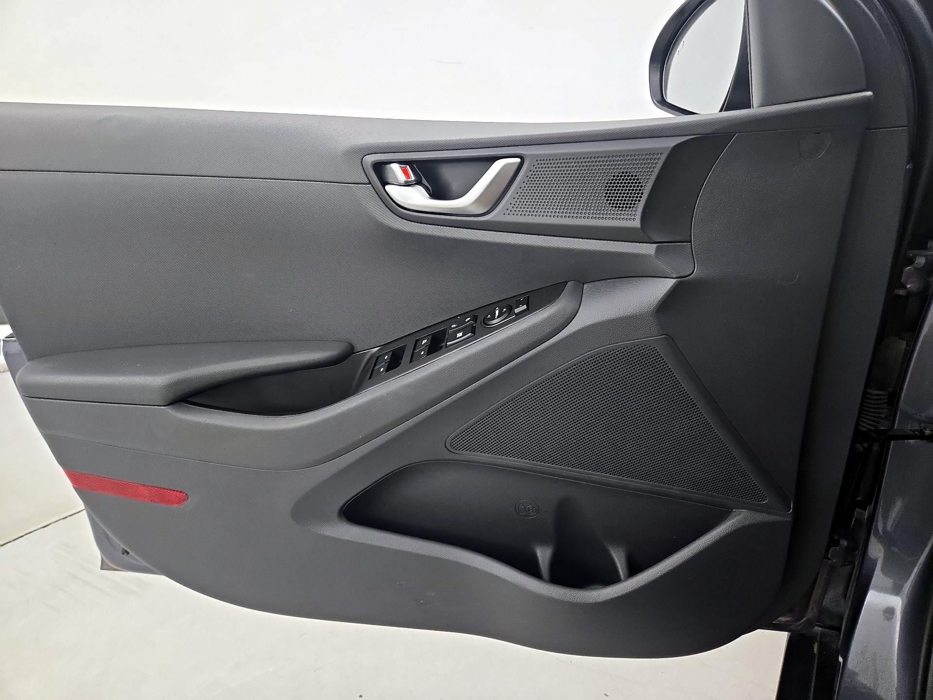Thumbnail: 2019 Hyundai Ioniq - 12