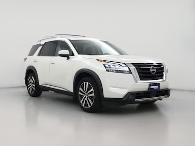 White 2022 Nissan Pathfinder Platinum
