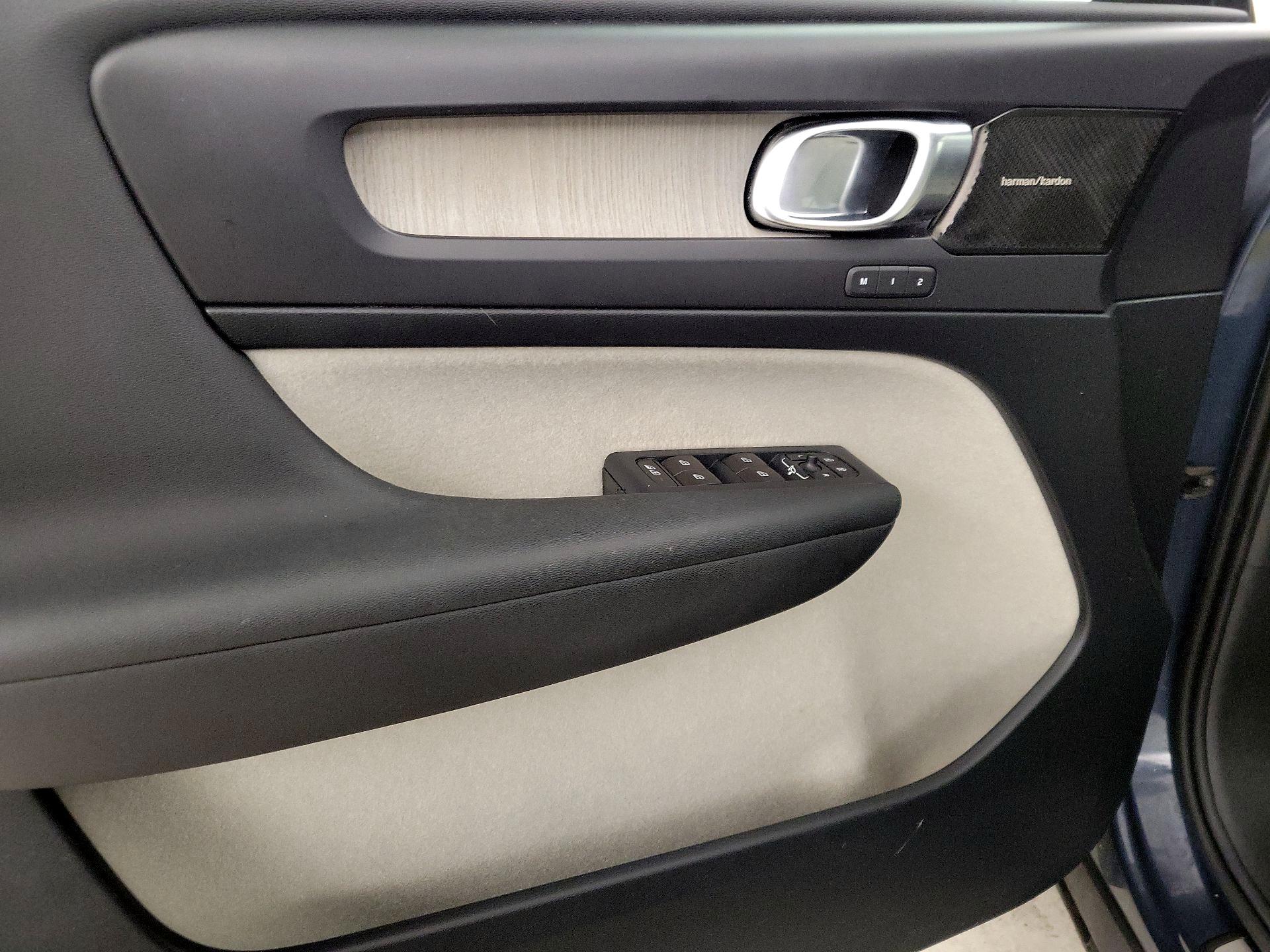 Thumbnail: 2019 Volvo XC40 - 12