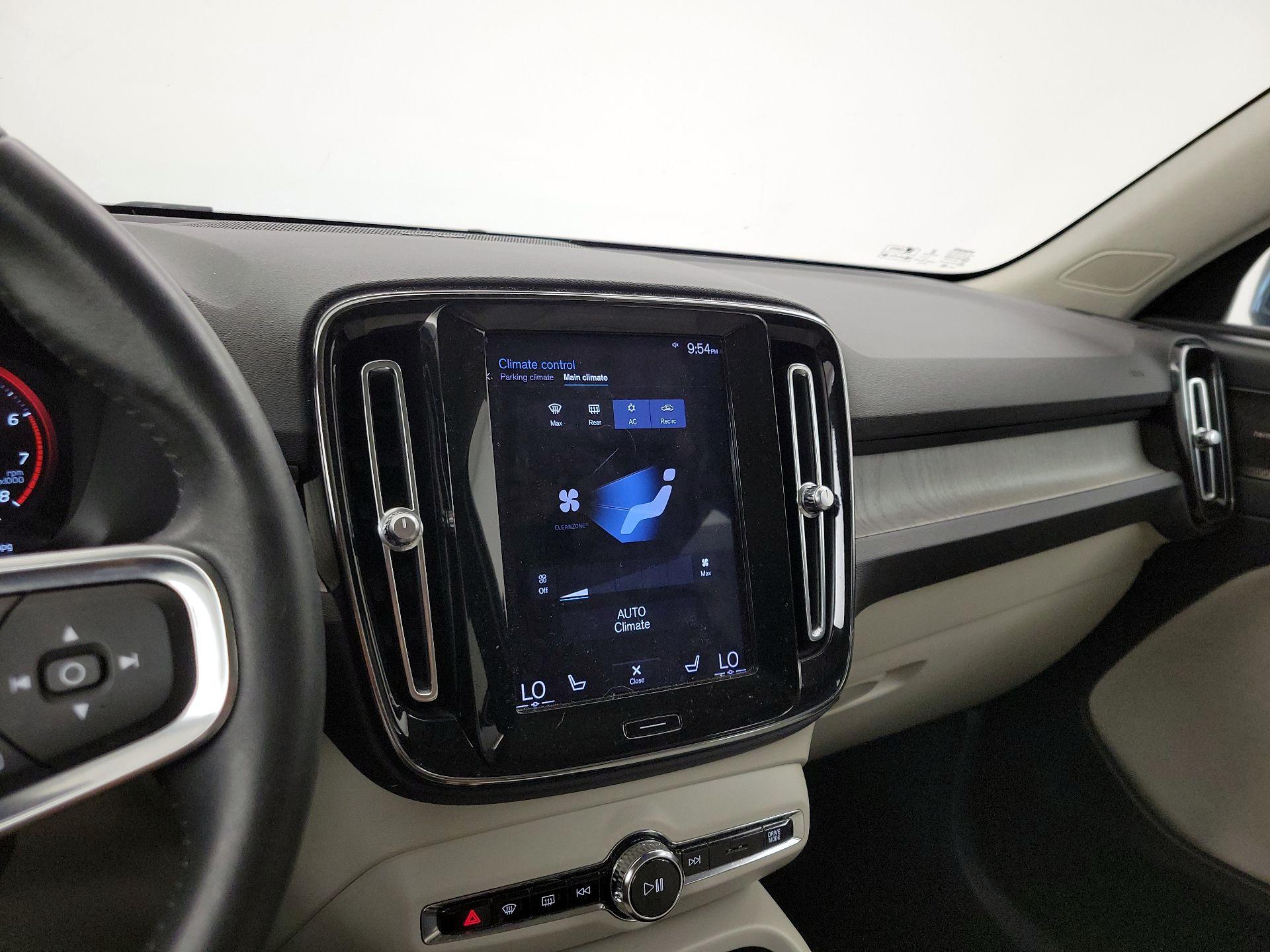 Thumbnail: 2019 Volvo XC40 - 17