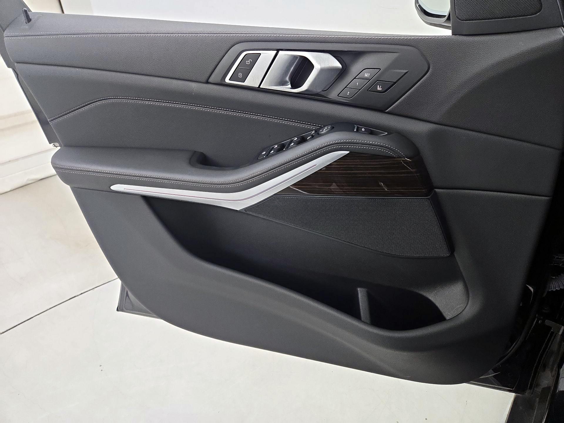 Thumbnail: 2021 BMW X5 - 12