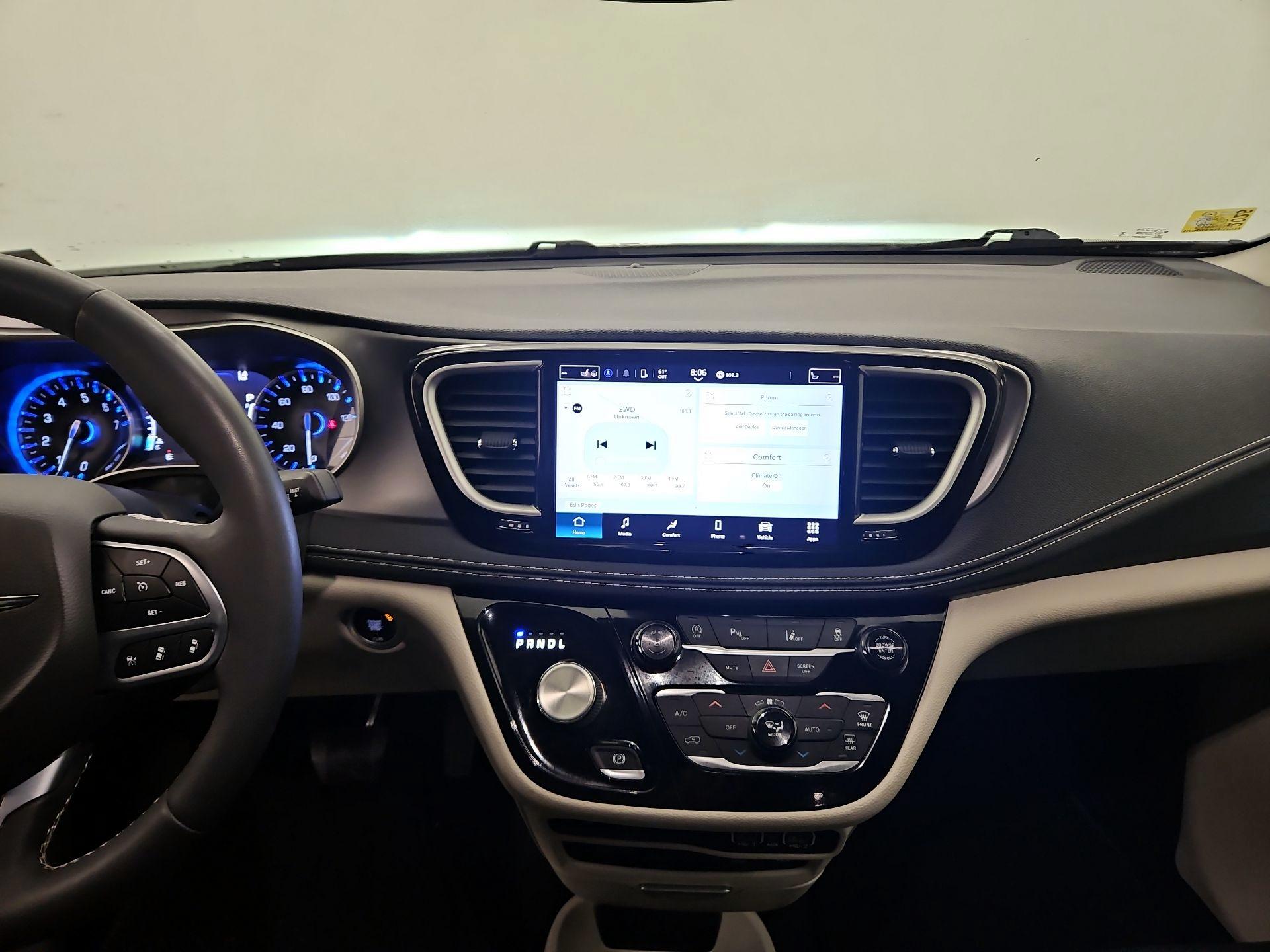 Thumbnail: 2022 Chrysler Pacifica - 9