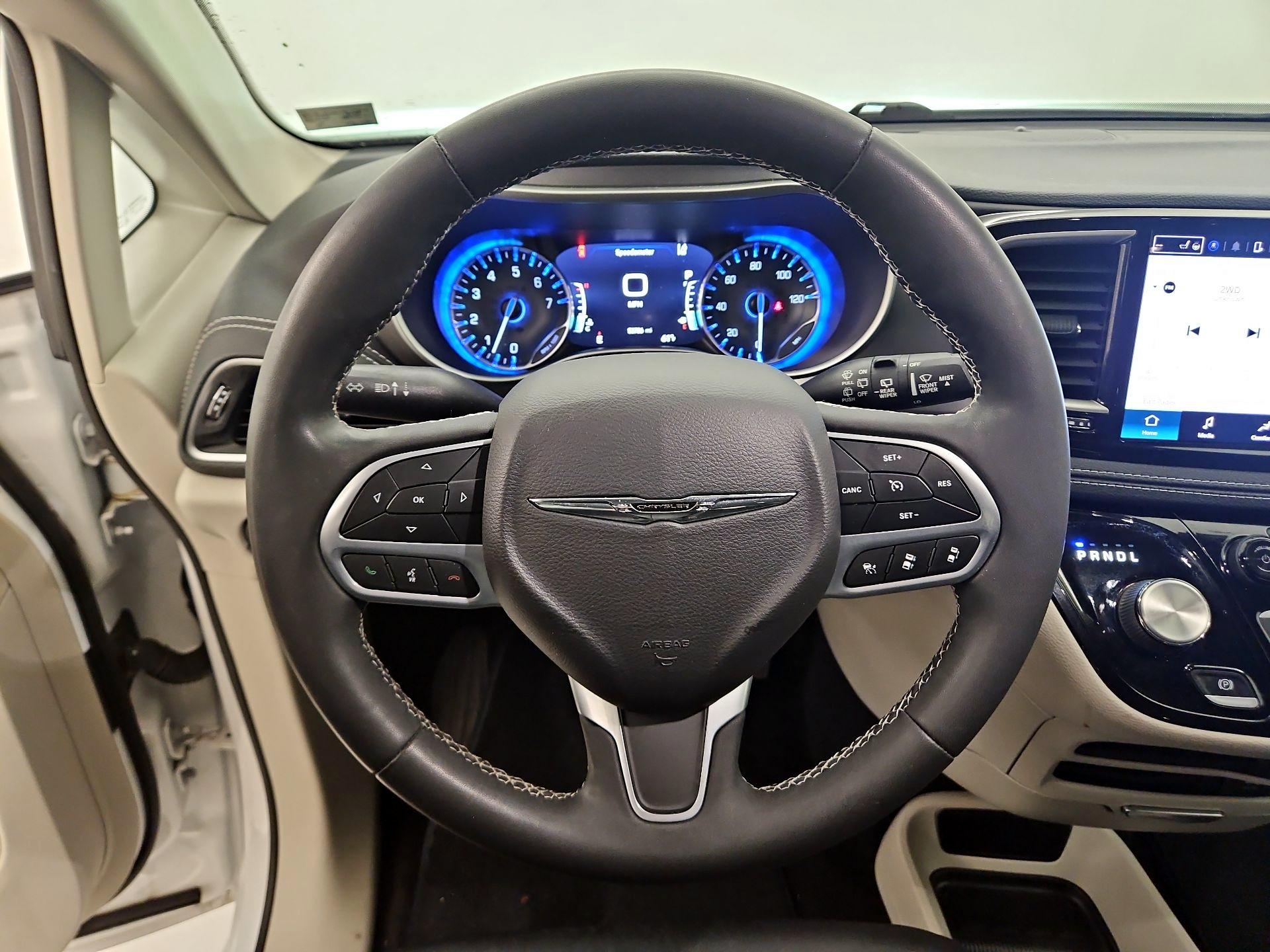 Thumbnail: 2022 Chrysler Pacifica - 10