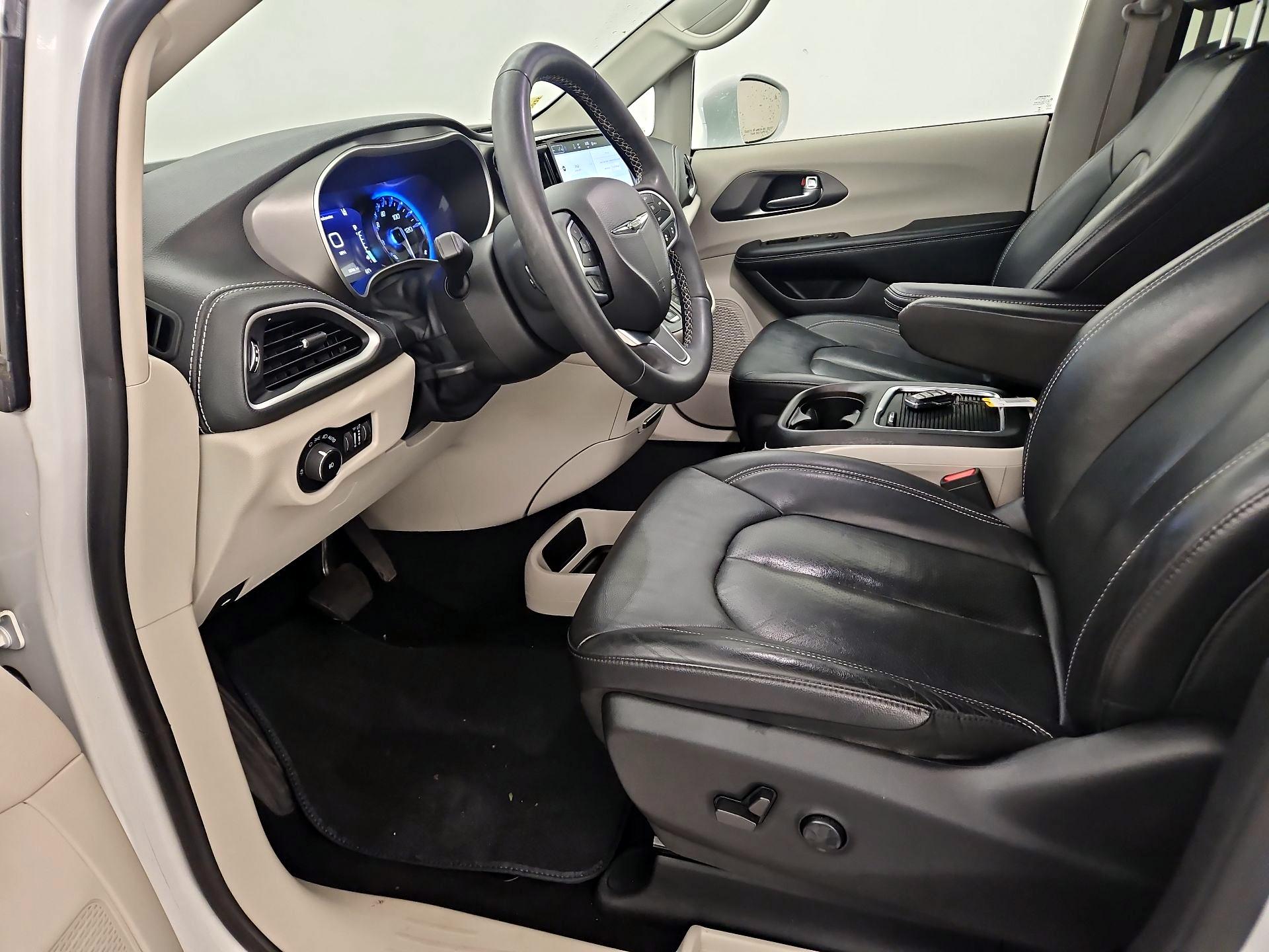 Thumbnail: 2022 Chrysler Pacifica - 11