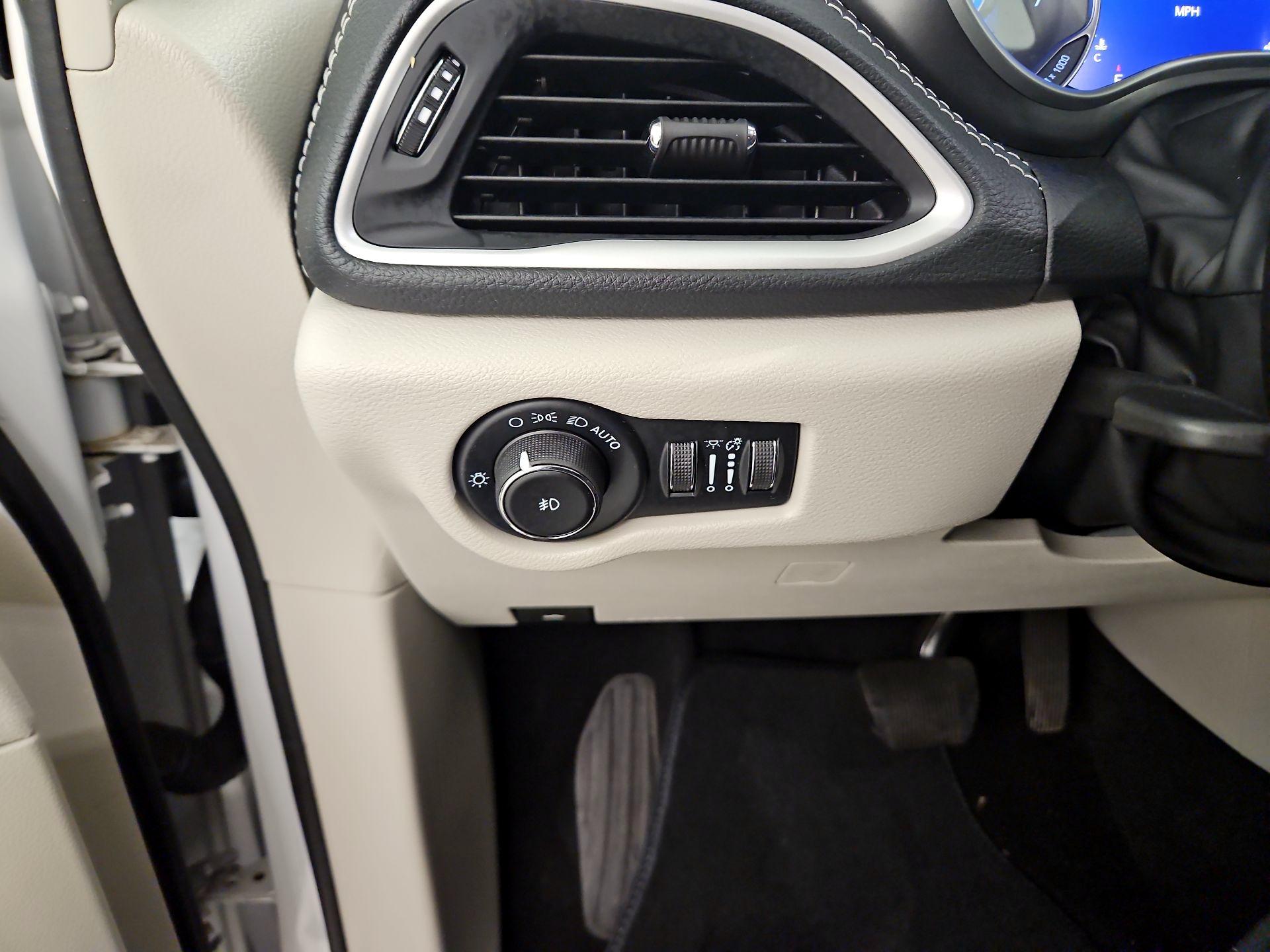 Thumbnail: 2022 Chrysler Pacifica - 13