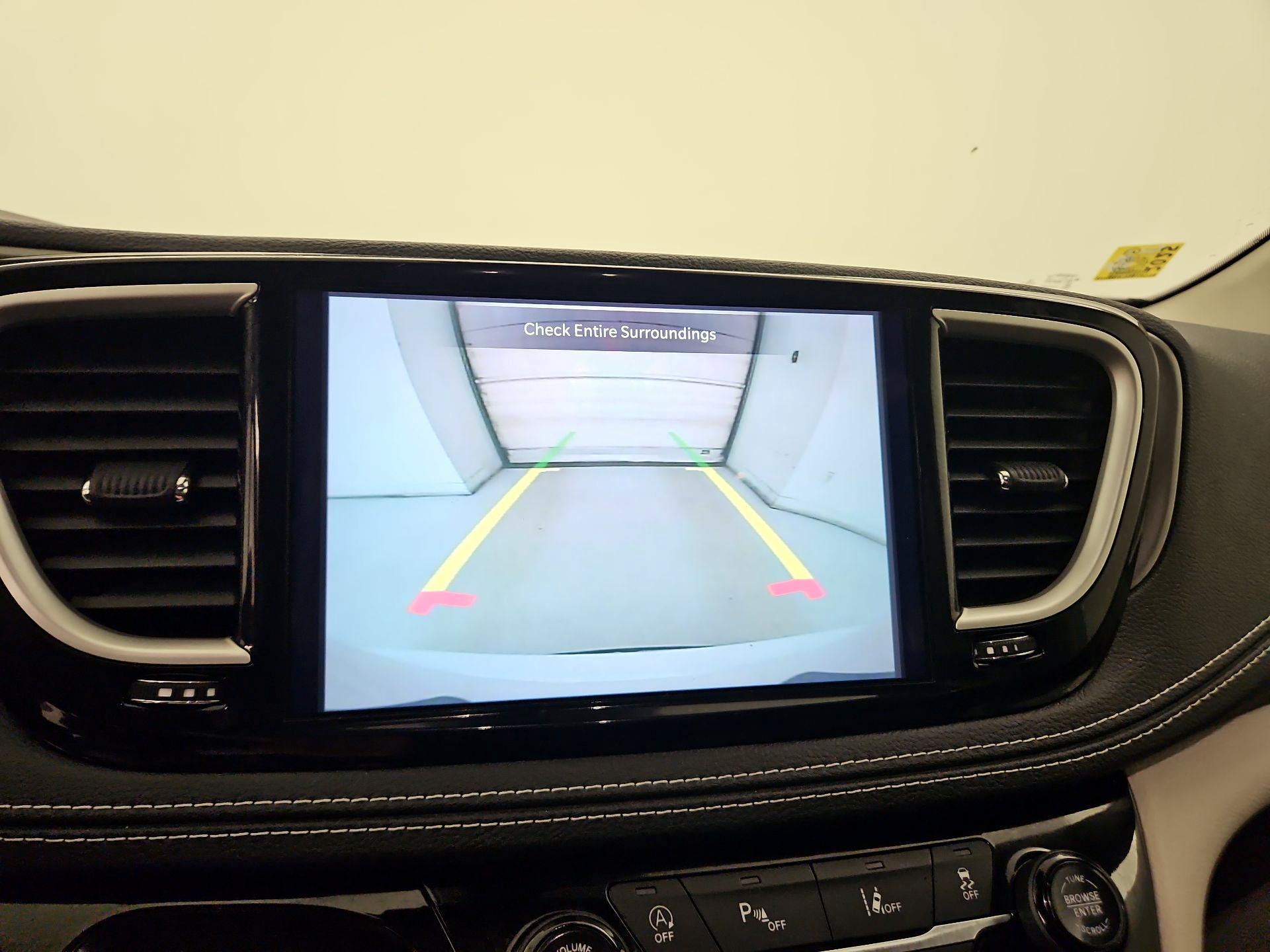 Thumbnail: 2022 Chrysler Pacifica - 14