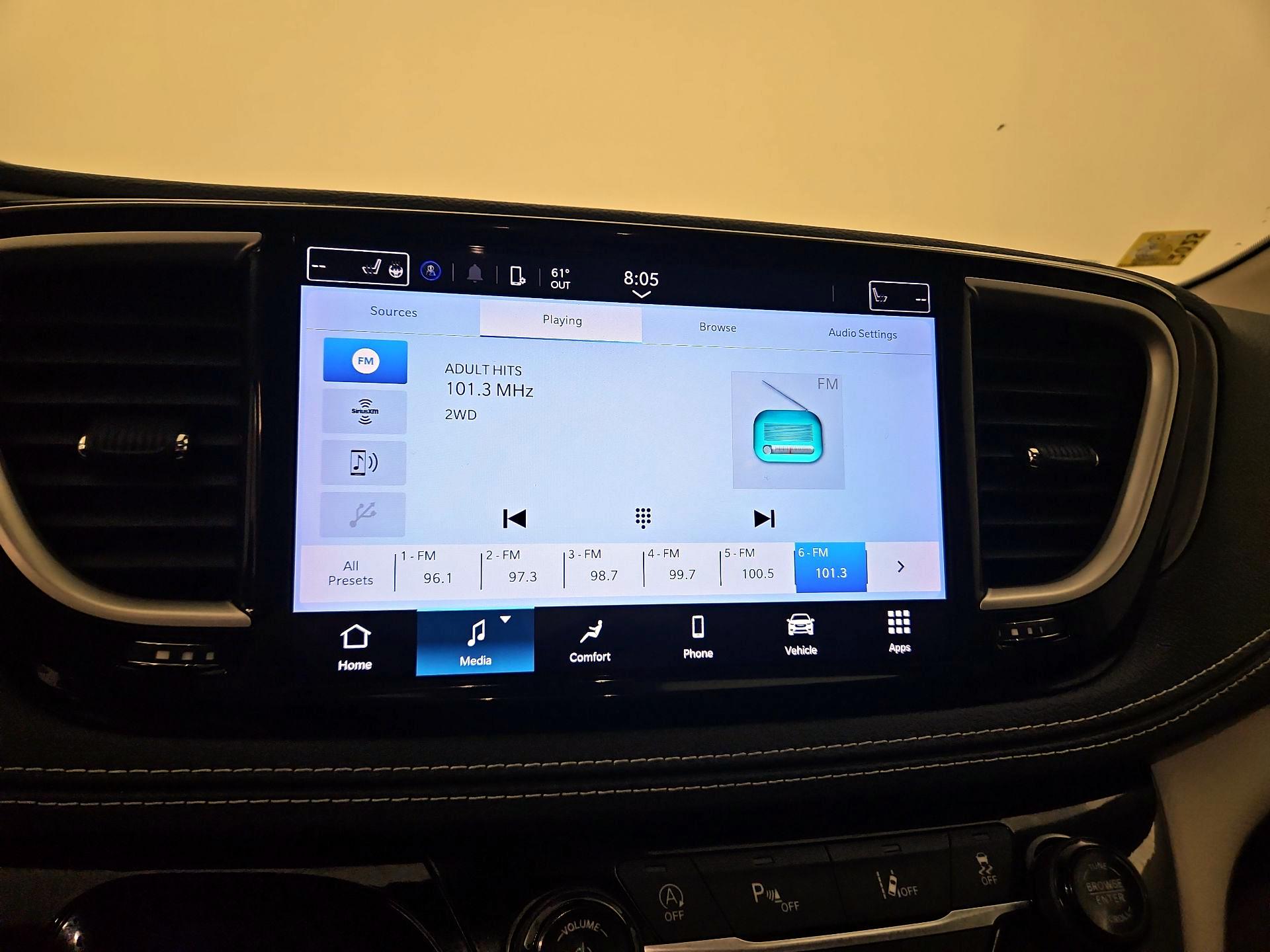 Thumbnail: 2022 Chrysler Pacifica - 15