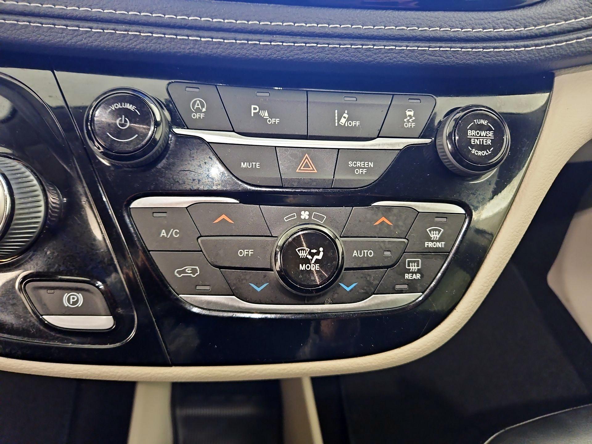 Thumbnail: 2022 Chrysler Pacifica - 16